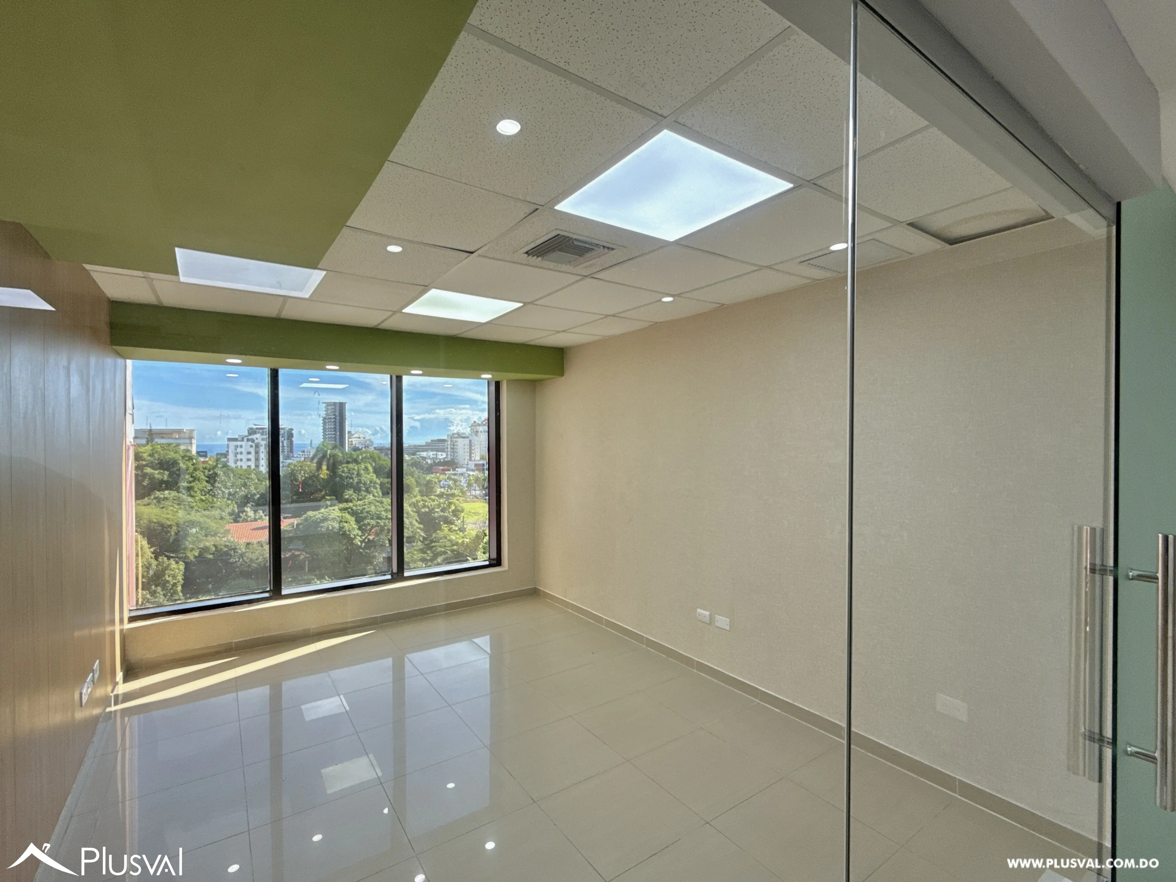 Alquiler de oficinas en Piantini con Vista al Mar y Abundantes Parqueos 482223