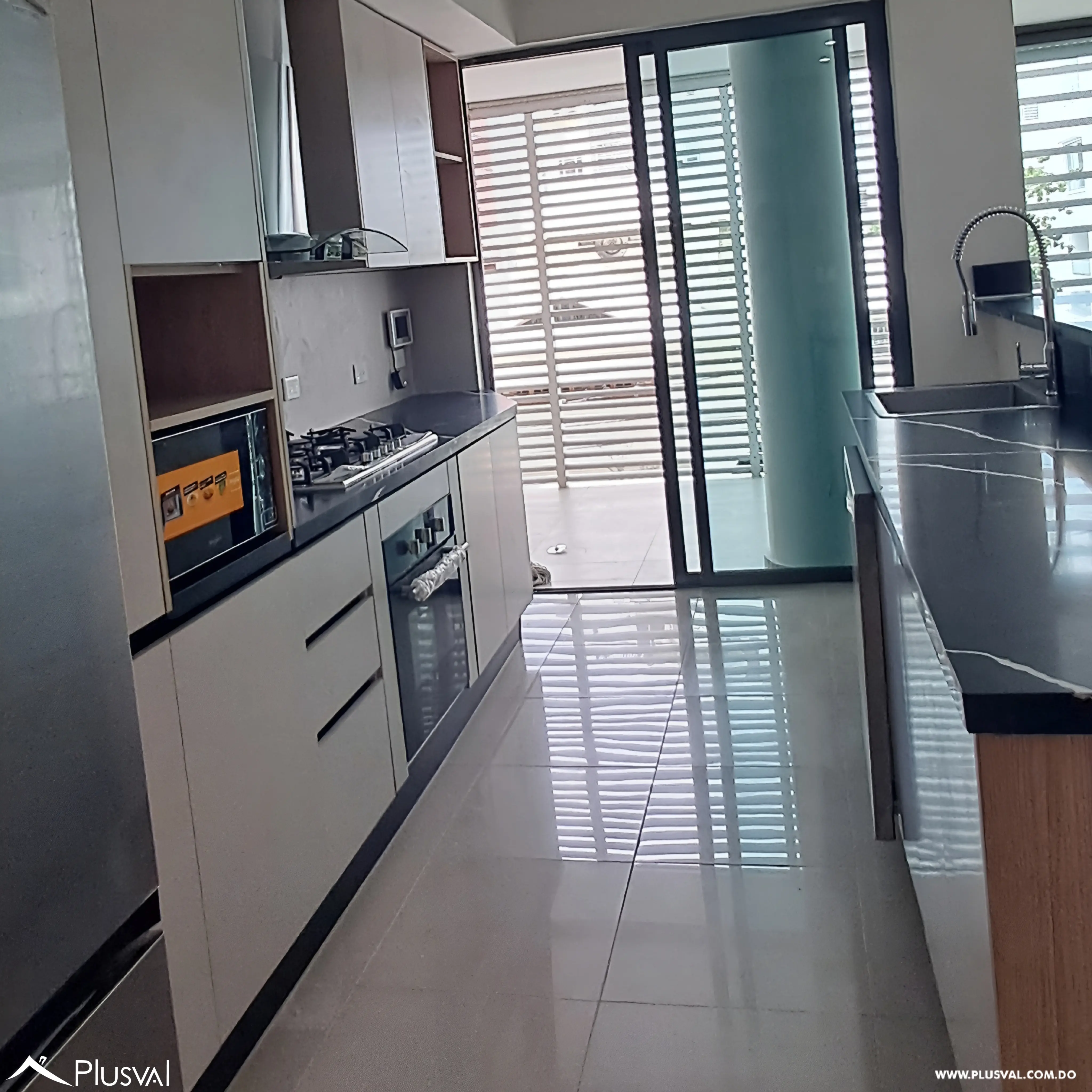 Apartamento en alquiler  con línea blanca en Evaristo Morales. 527016