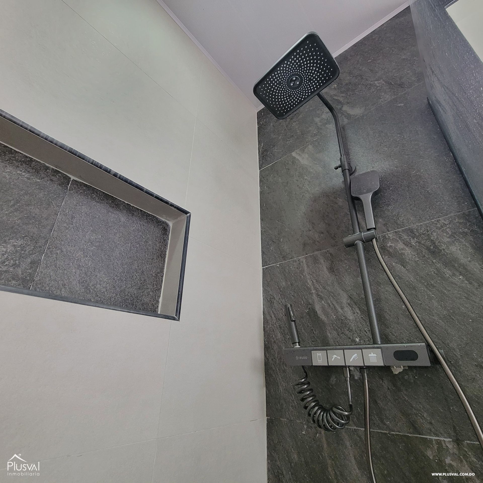 Exclusivo proyecto residencial en venta en la urbanización Thomén 382707