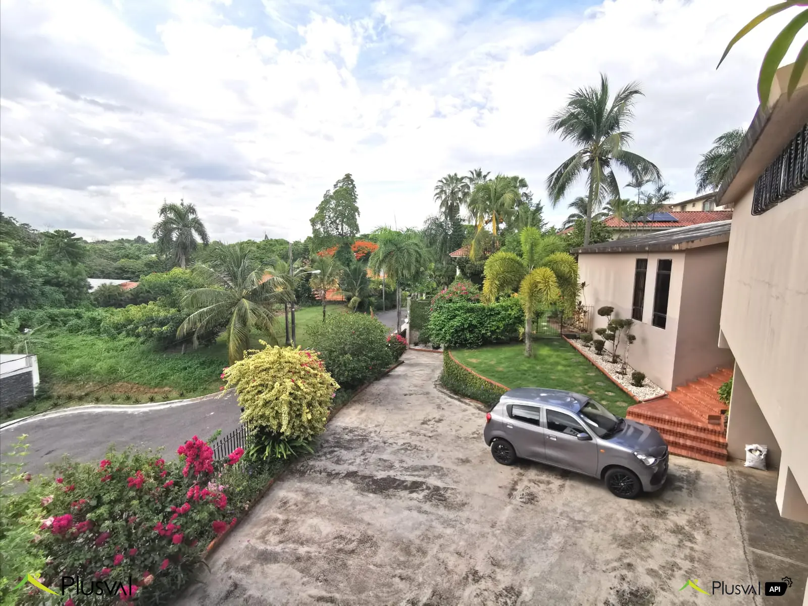 Se vende amplia casa en Altos de Arroyo Hondo II con patio 450334