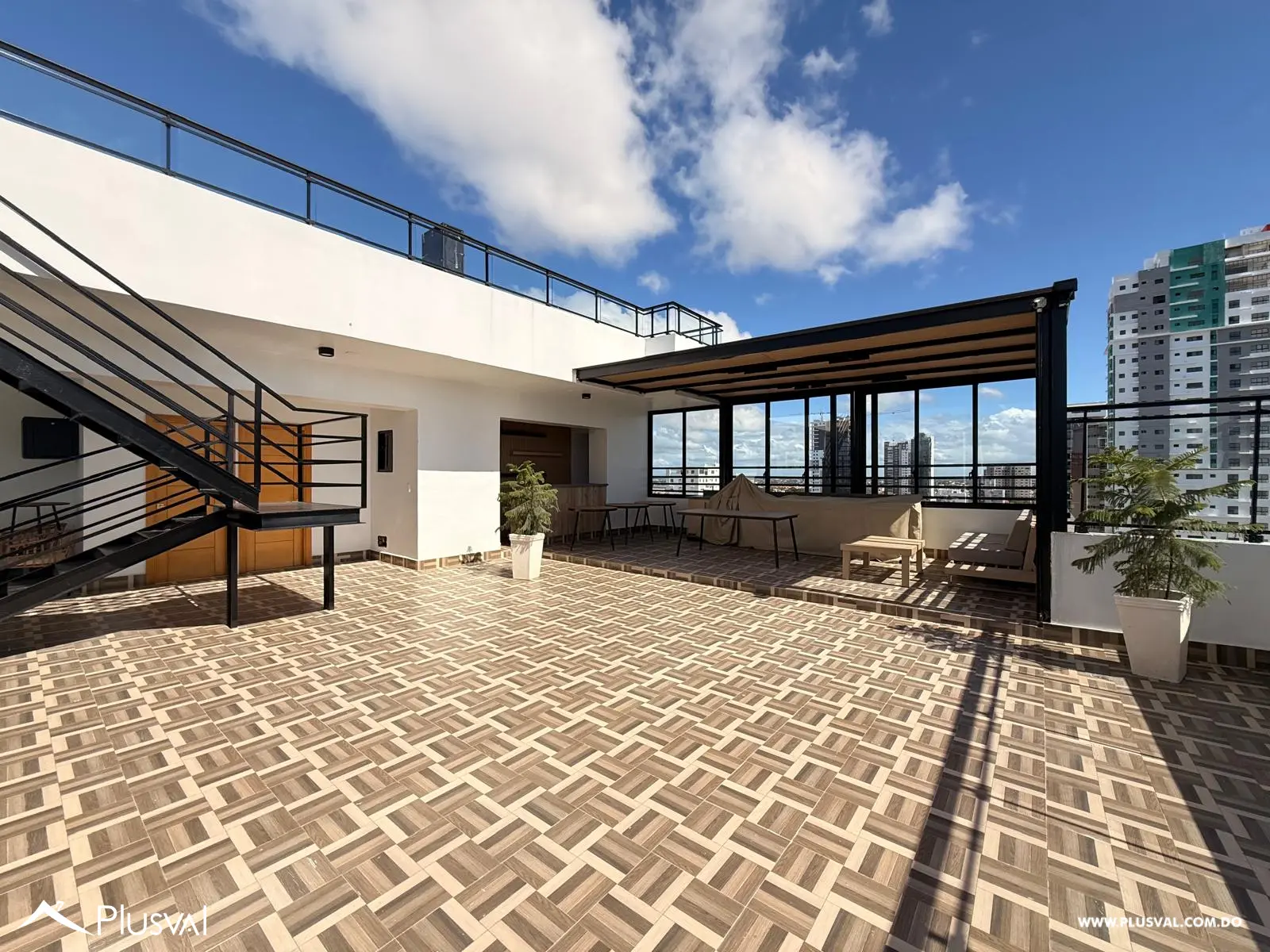 Exclusivo apartamento con balcón tipo terraza en alquiler en Alma Rosa I 478760