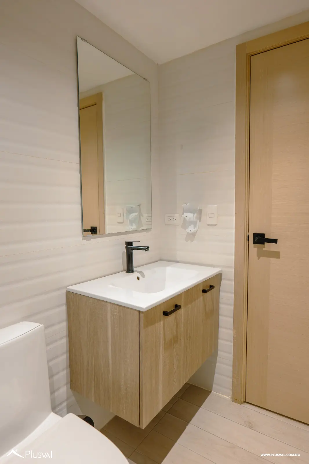 Se vende Apartamento Amueblado en Evaristo Morales. 501774