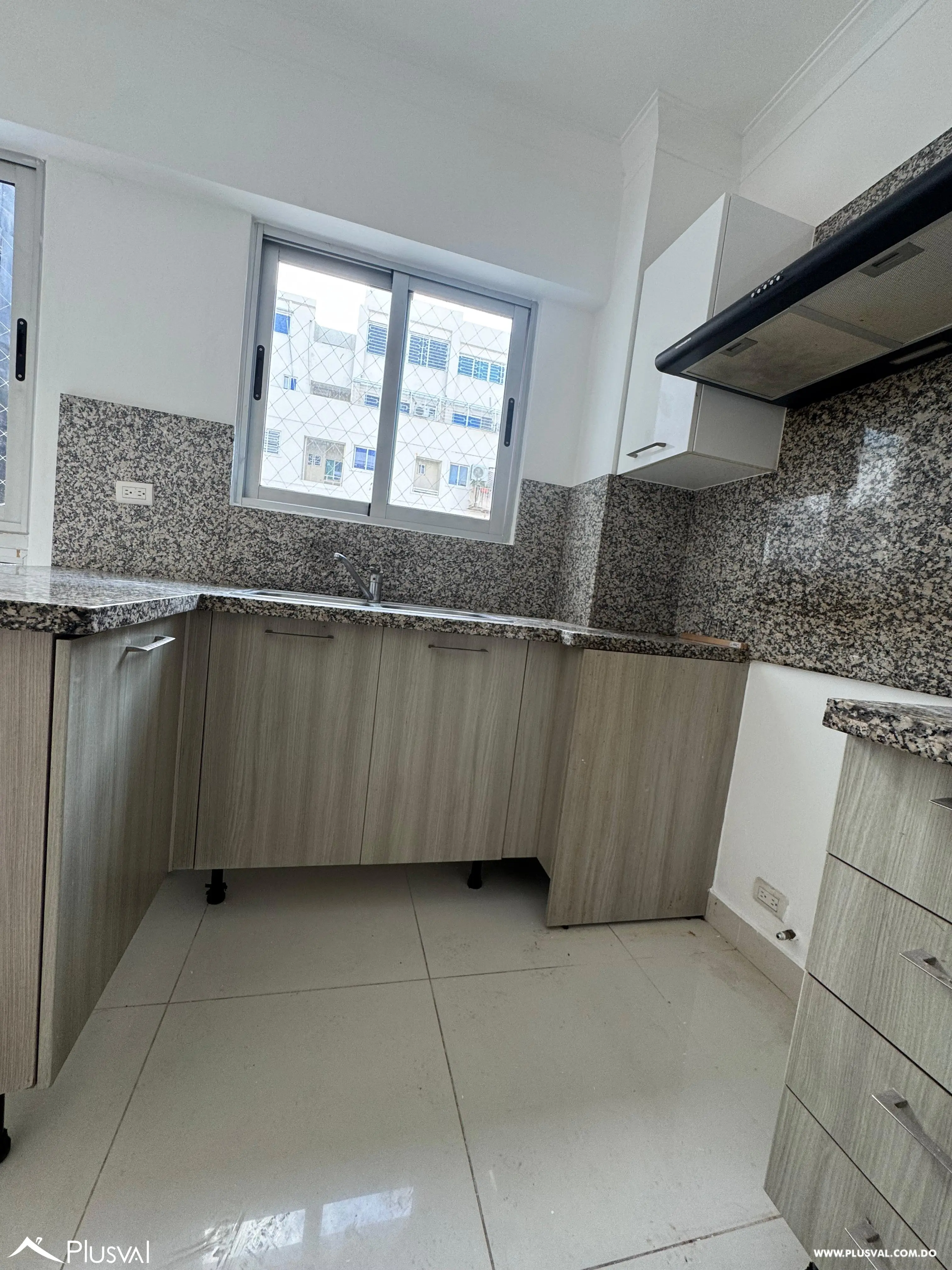 Apartamento en venta de 2 habitaciones y 1 parqueo en Evaristo Morales. 489213