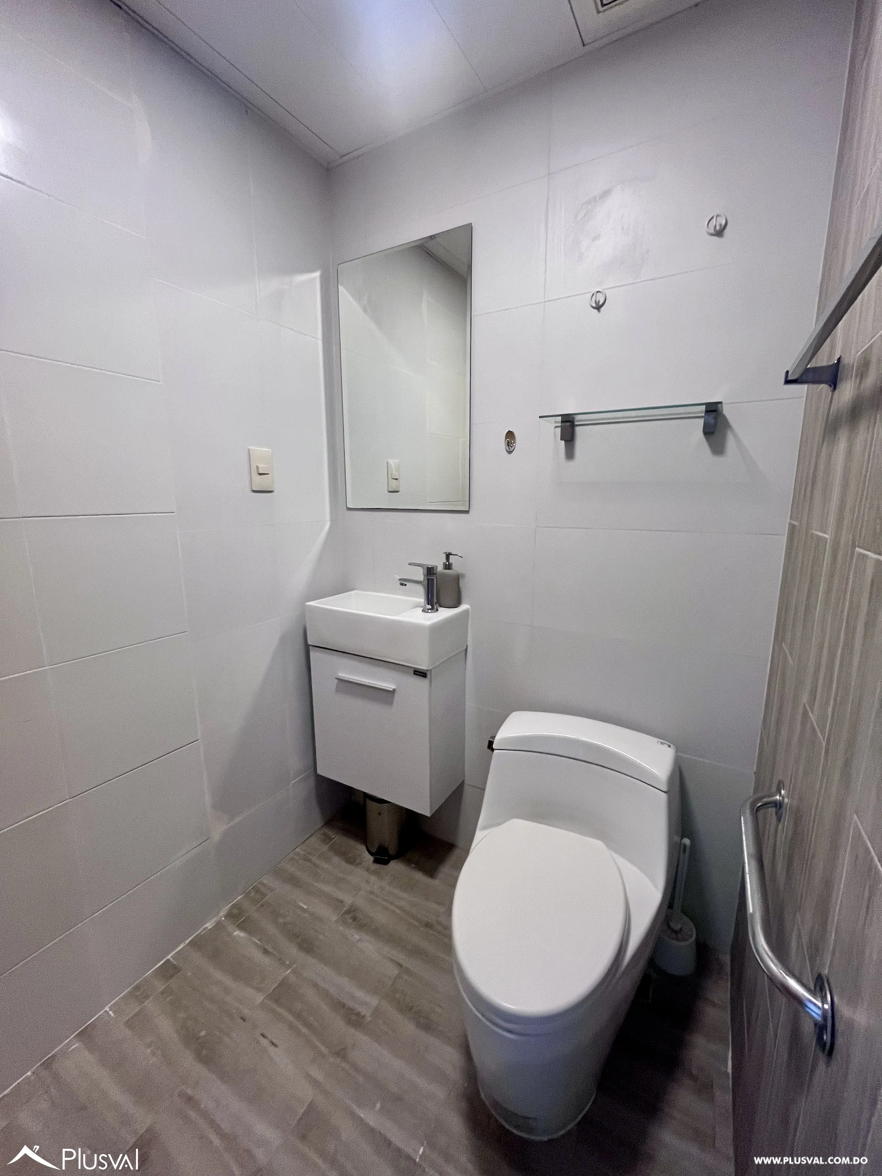 Amplio y moderno  apartamento en venta de  3 habitaciones en el millón 493684