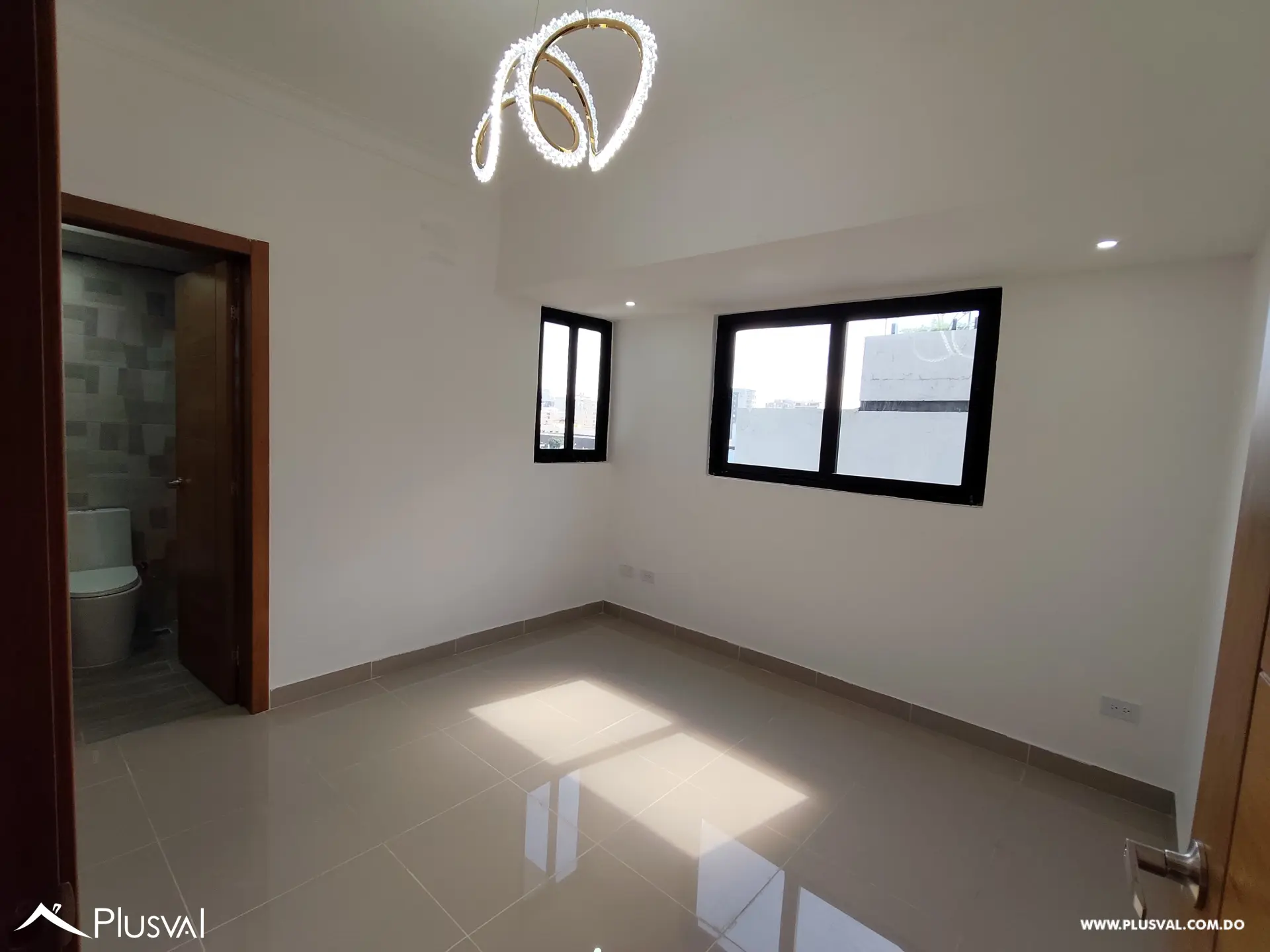 Apartamento de 2 habitaciones  piso alto, vacio en Bella Vista Sur, ideal para vivir o invertir. 517354