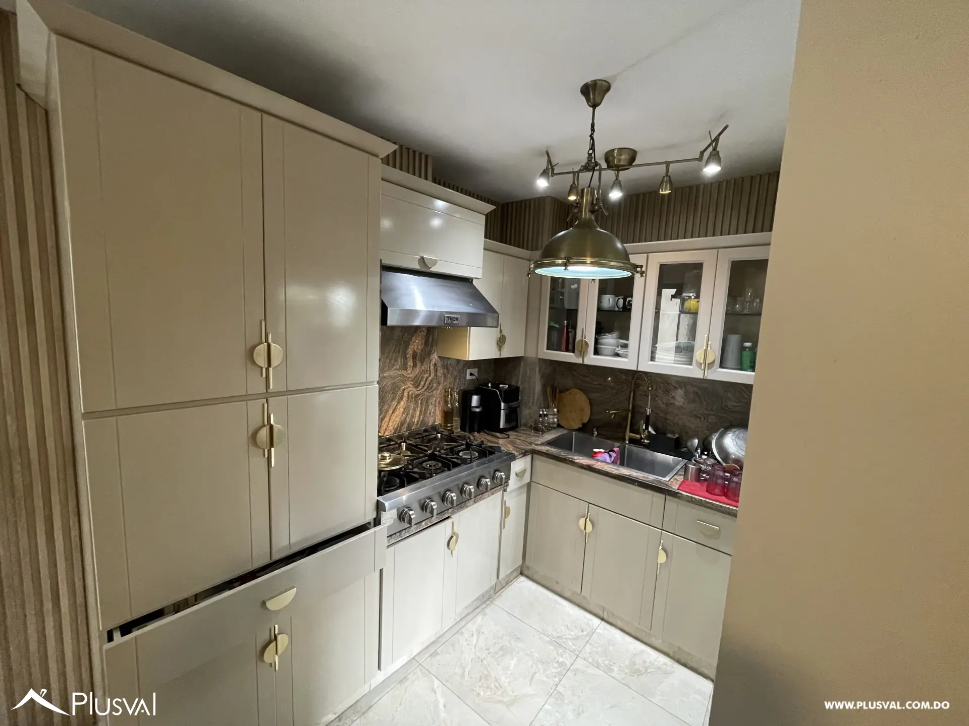 Apartamento en venta 3Hab · Dos Cocinas caliente y fría· 3 Parqueos · SDE 508616