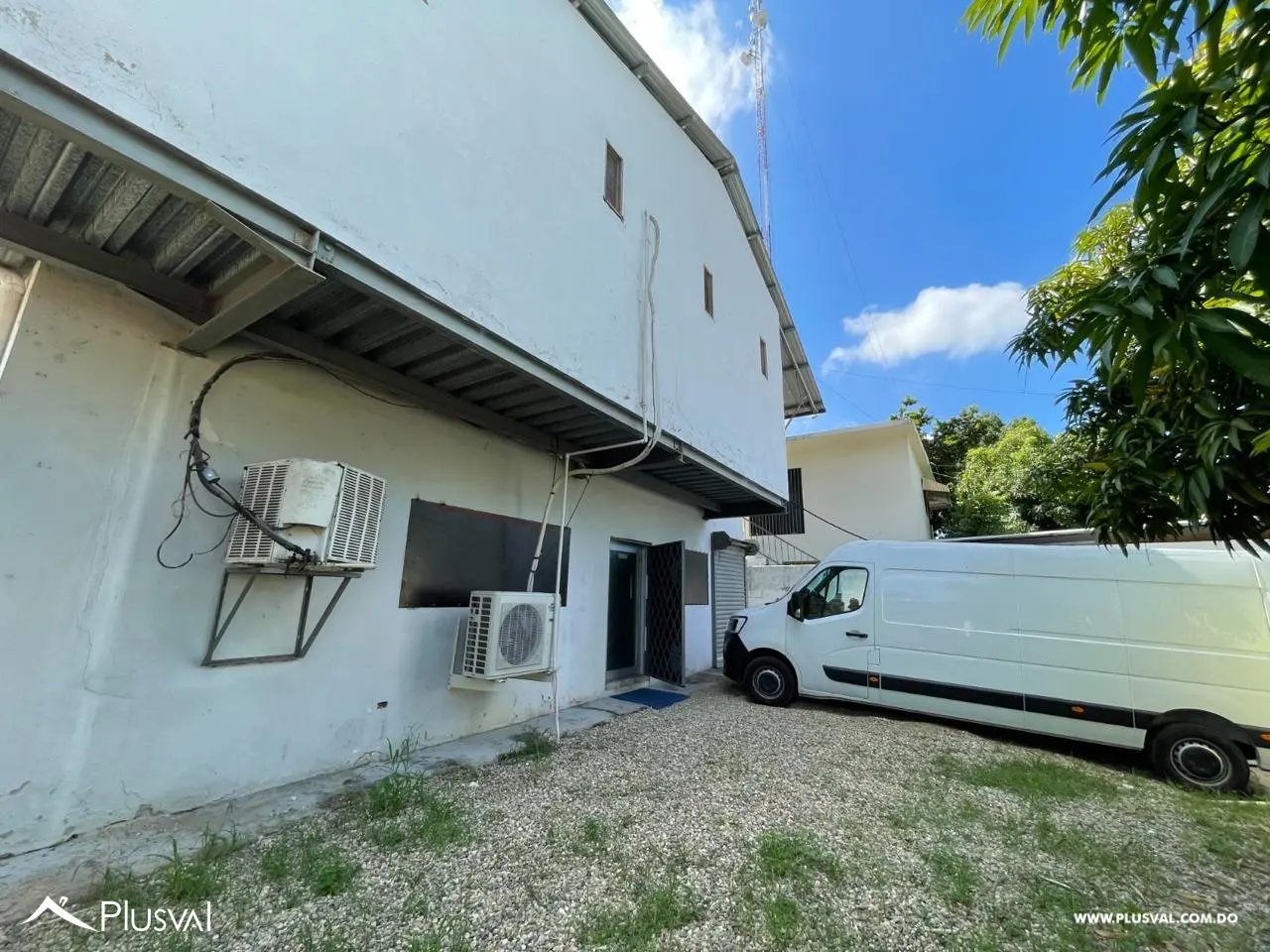 Edificio Comercial en Alquiler en Zona De Alto Flujo 505015