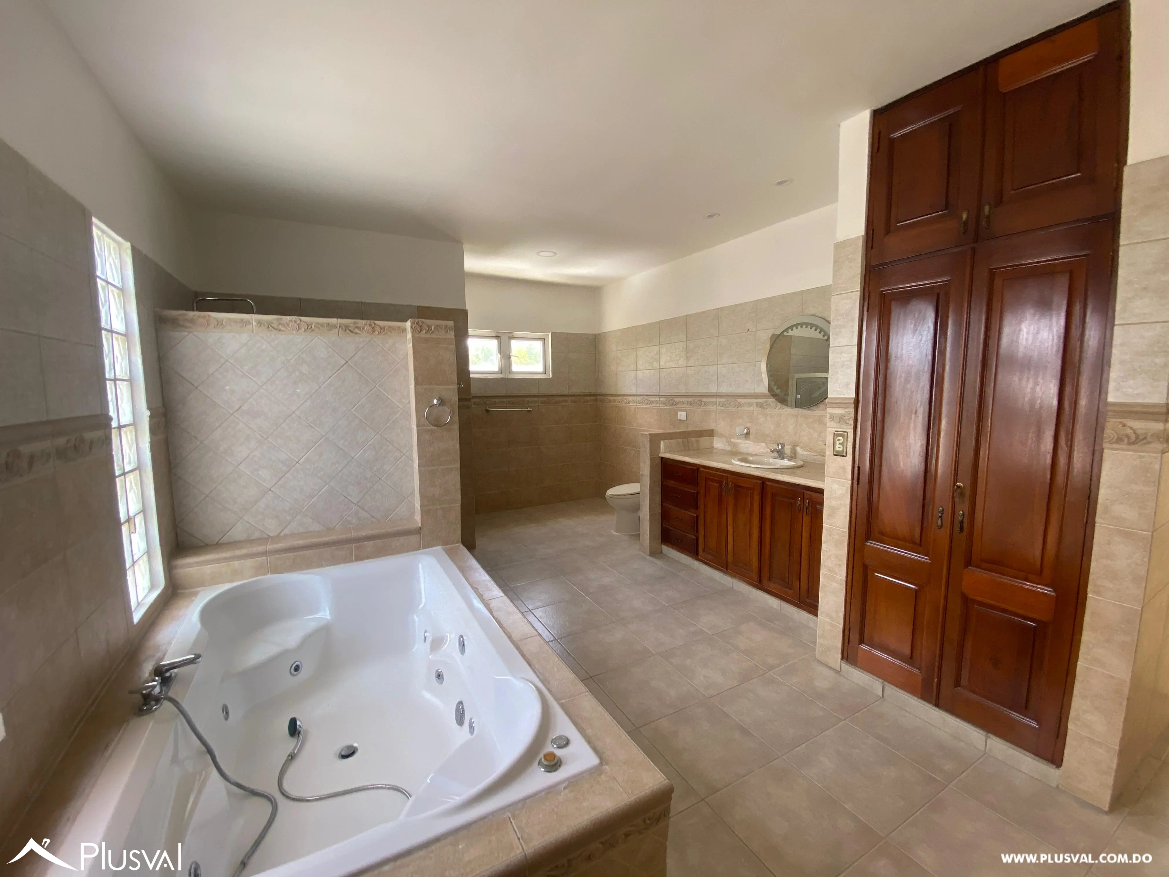 Amplia Casa en Venta ubicada en Los Cerros de Gurabo 464210