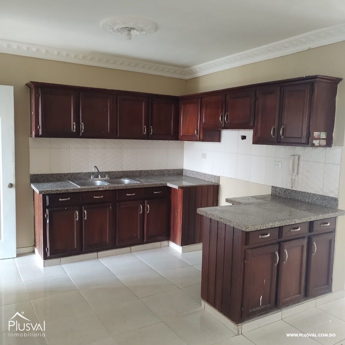 Amplio apartamento con 3 habitaciones más cuarto de servicio. 350146