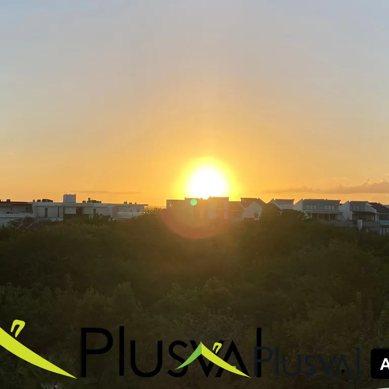 Amplio apartamento en venta con terraza y acceso a playa en Punta Cana Village 444523