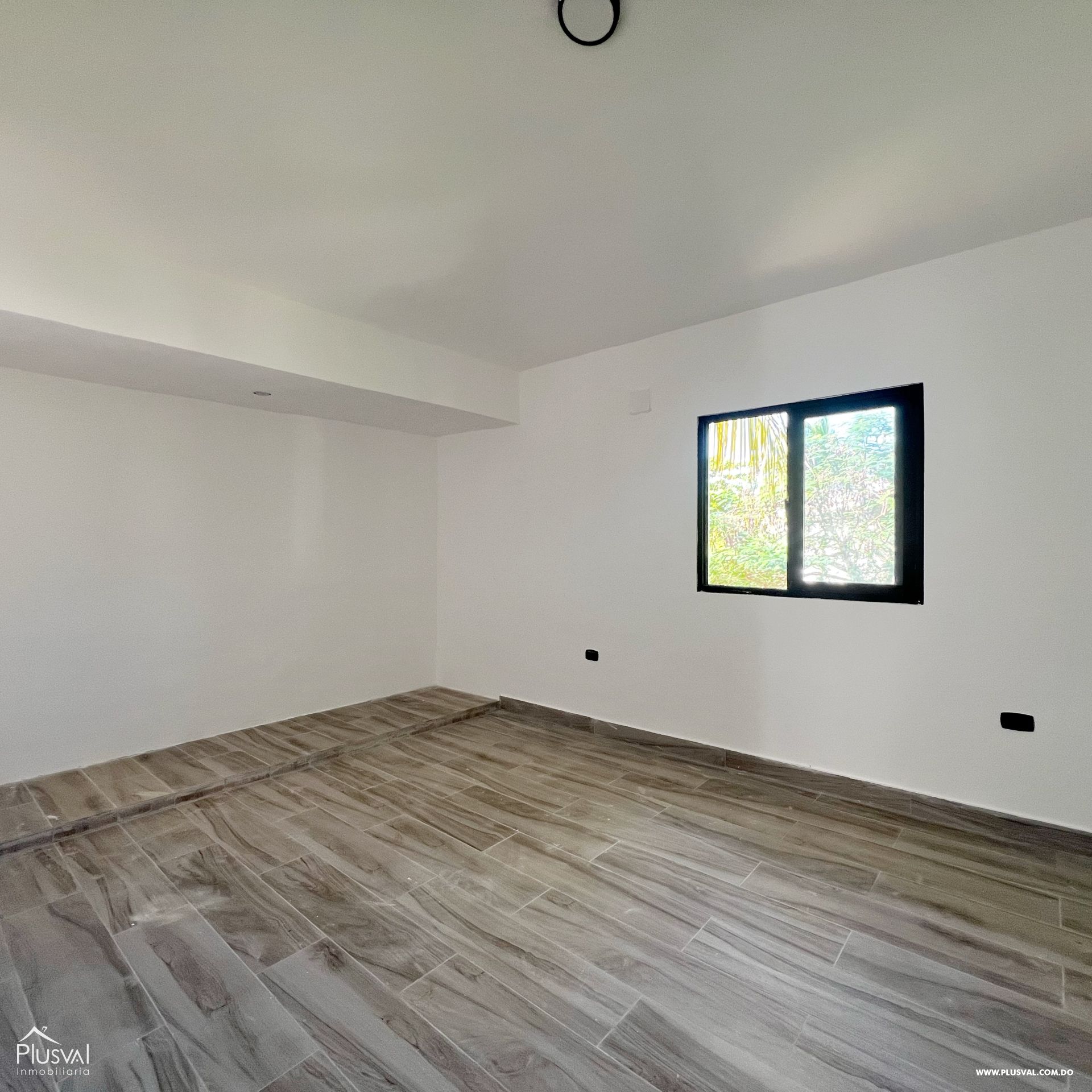 Apartamento de 3 habitaciones con balcón, parqueo y acceso a playa 400485