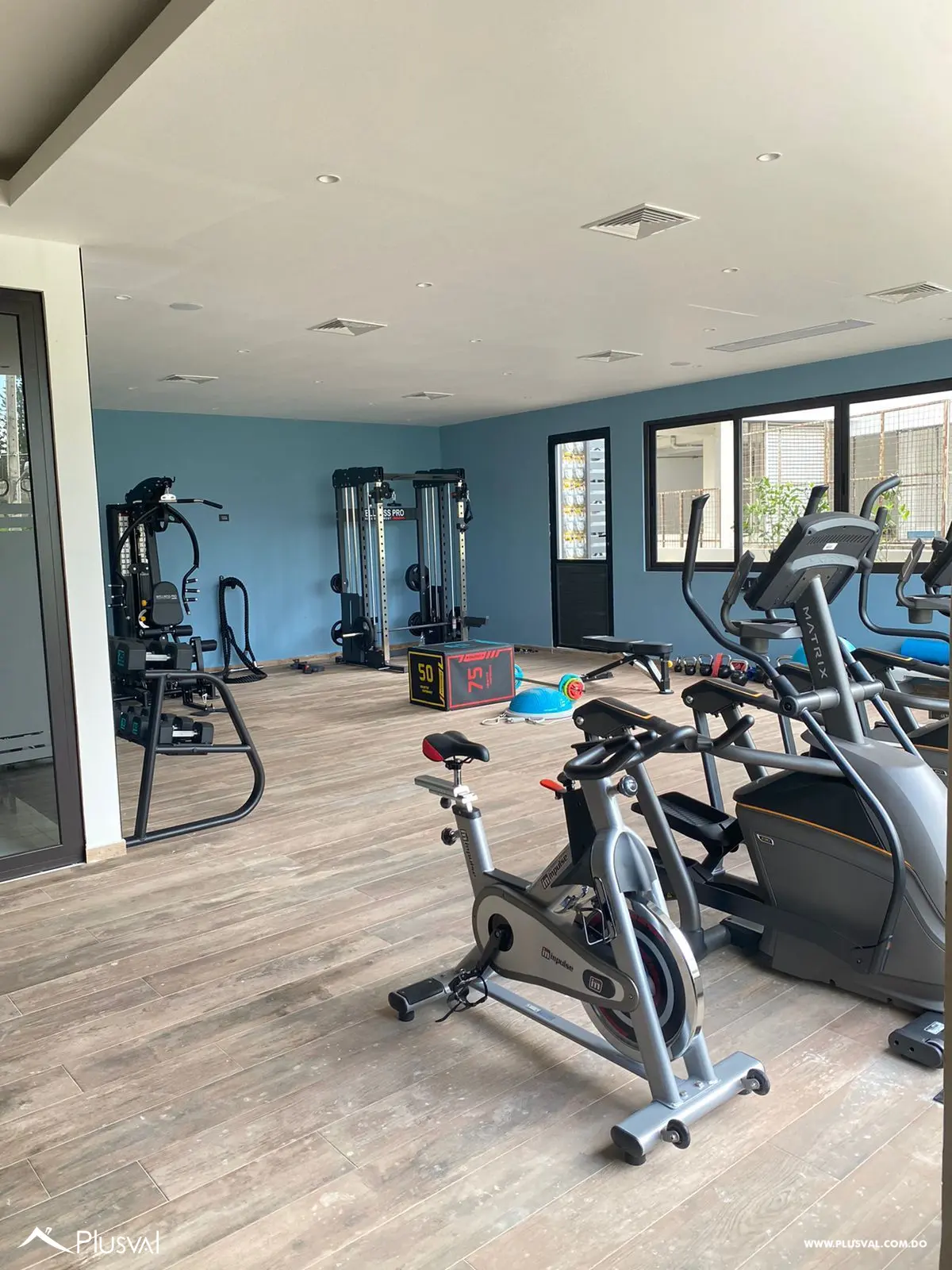 ¡Vive en las alturas! Elegante apartamento en 9no piso con ubicación privilegiada 465142