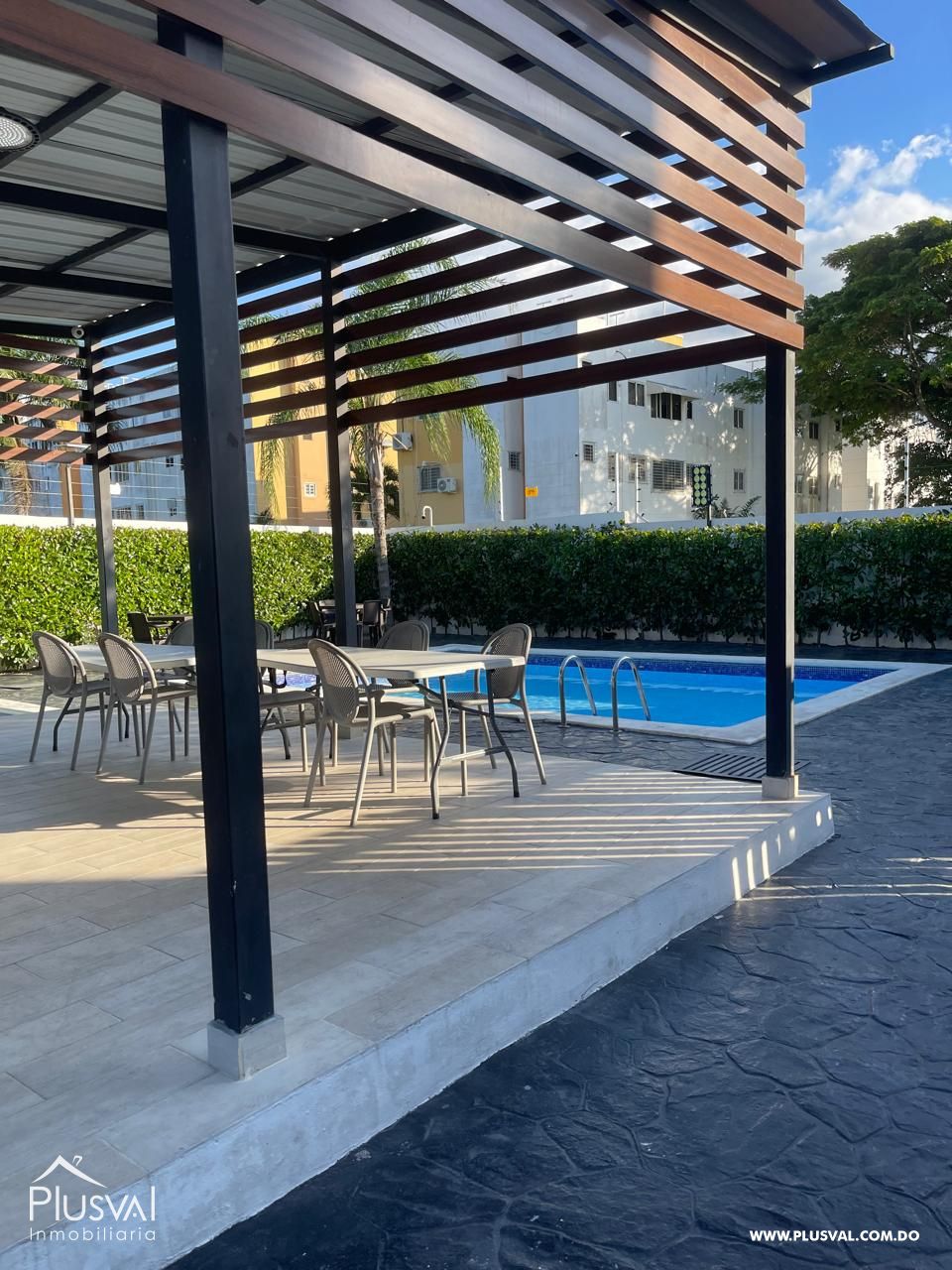 Apartamento en Alquiler en Jardines del Norte, Amueblado y con Áreas Sociales Atractivas 488371