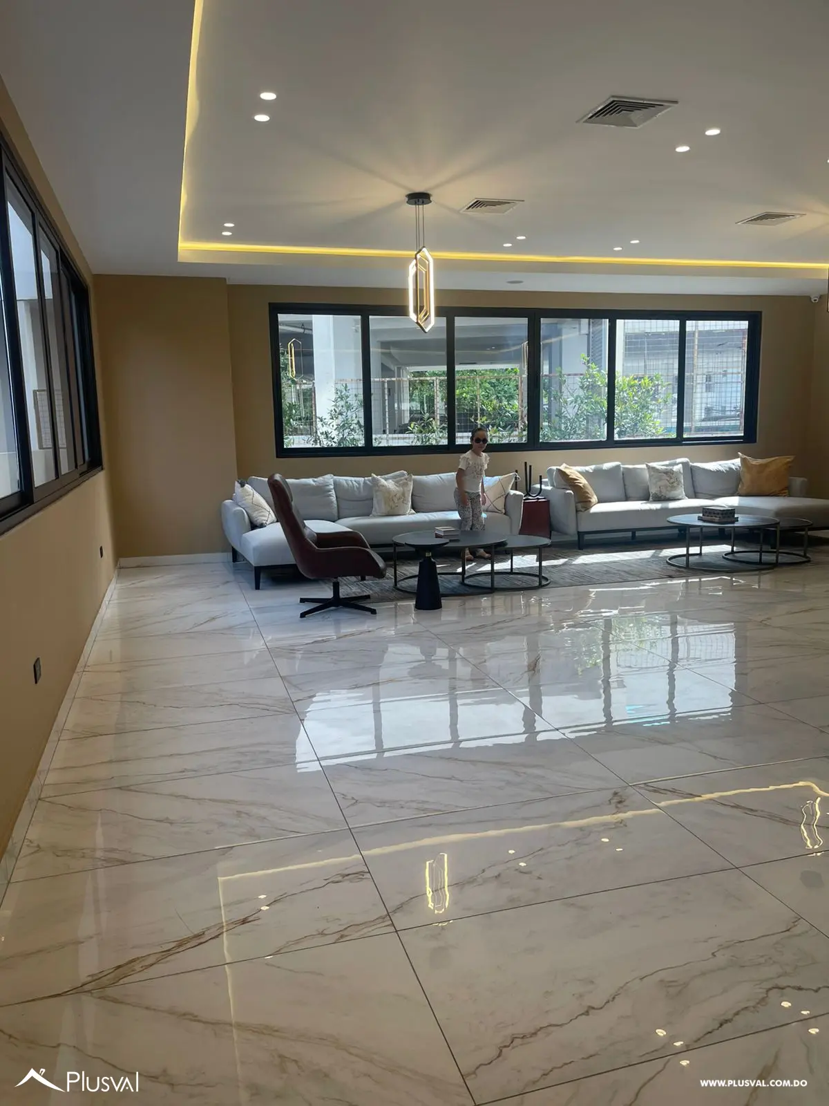 ¡Vive en las alturas! Elegante apartamento en 9no piso con ubicación privilegiada 465132