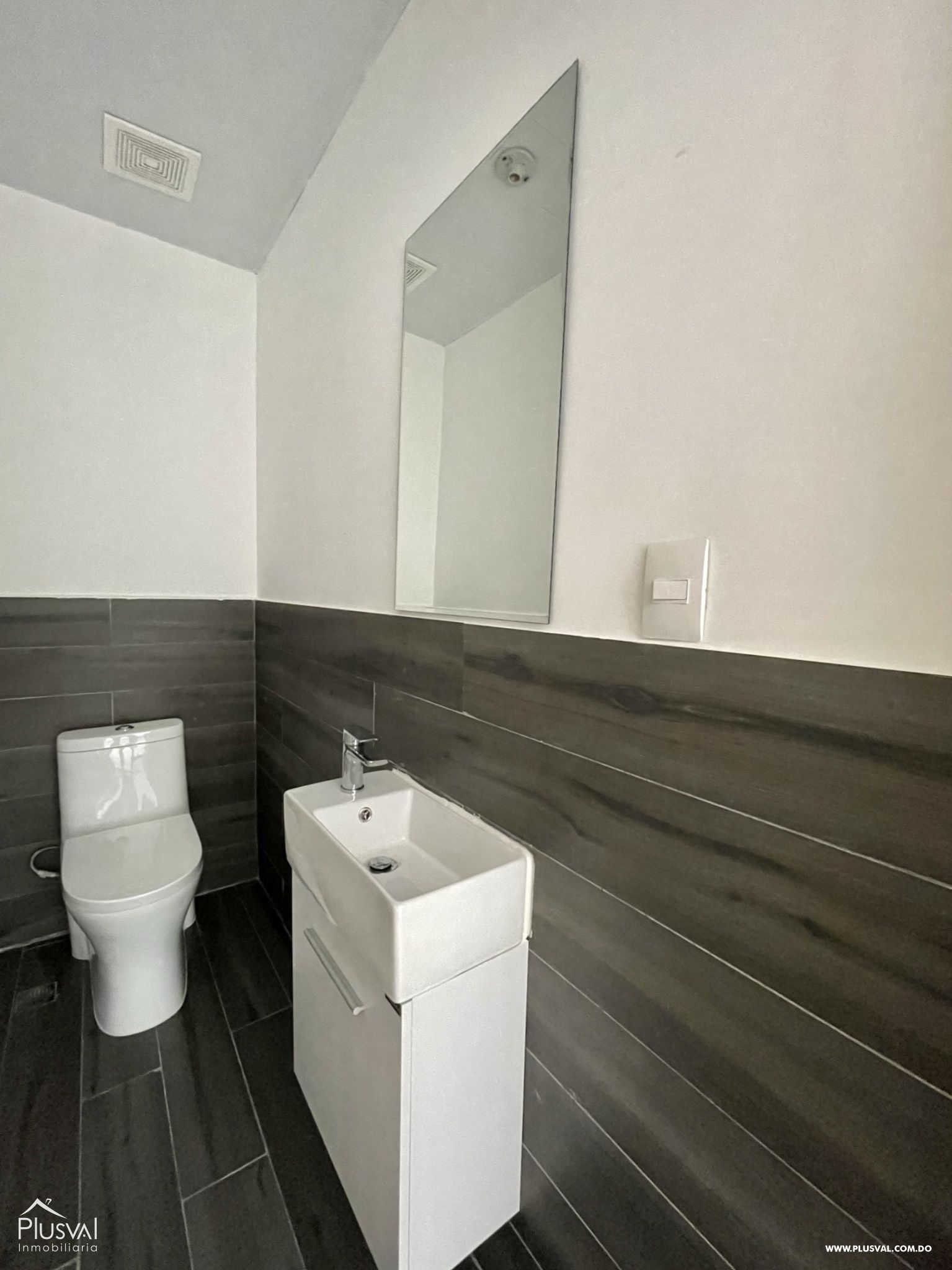 Alquiler Apartamento 2 Hab + Estudio, con Area Social y 2 parqueos + Locker en Serralles 235919