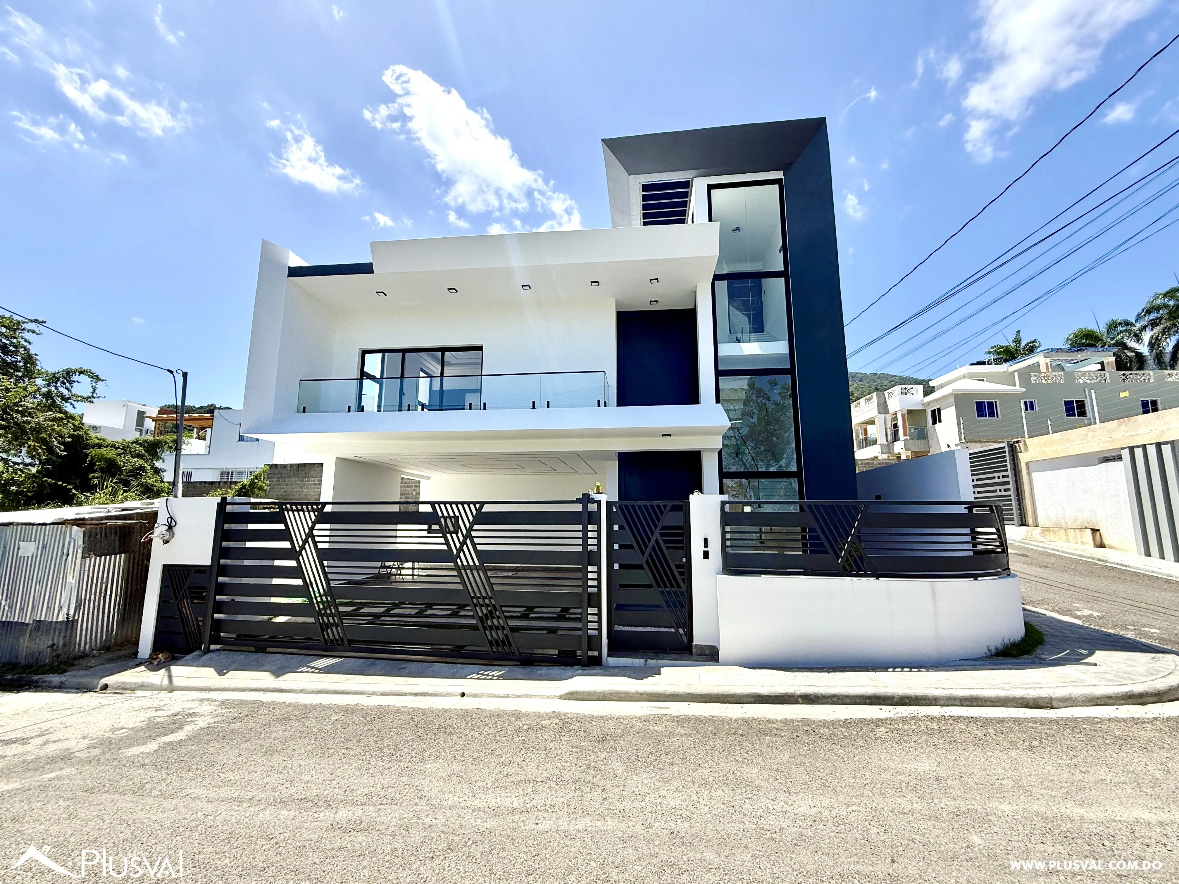 MODERNA  CASA CON  TERMINACION DE PRIMERA. 455952