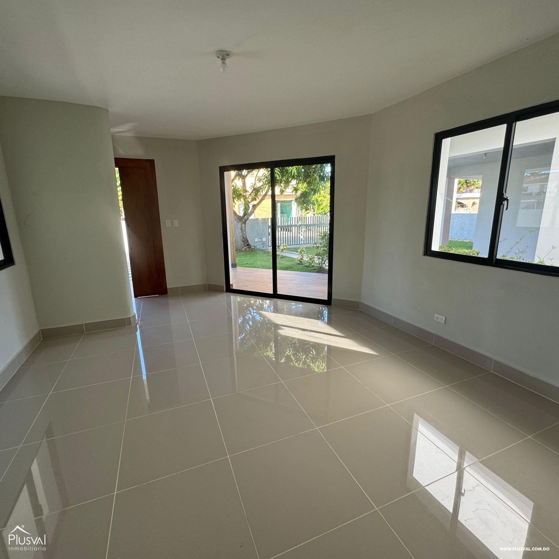 Villa de dos niveles con Piscina en venta ubicada en el corazón de Cabarete, a pocos minutos de la playa 385504