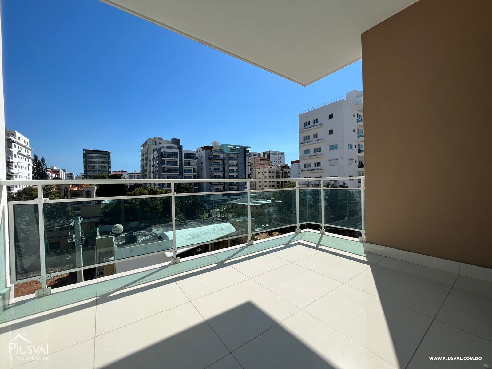 Moderno apartamento en venta en Evaristo Morales 201885
