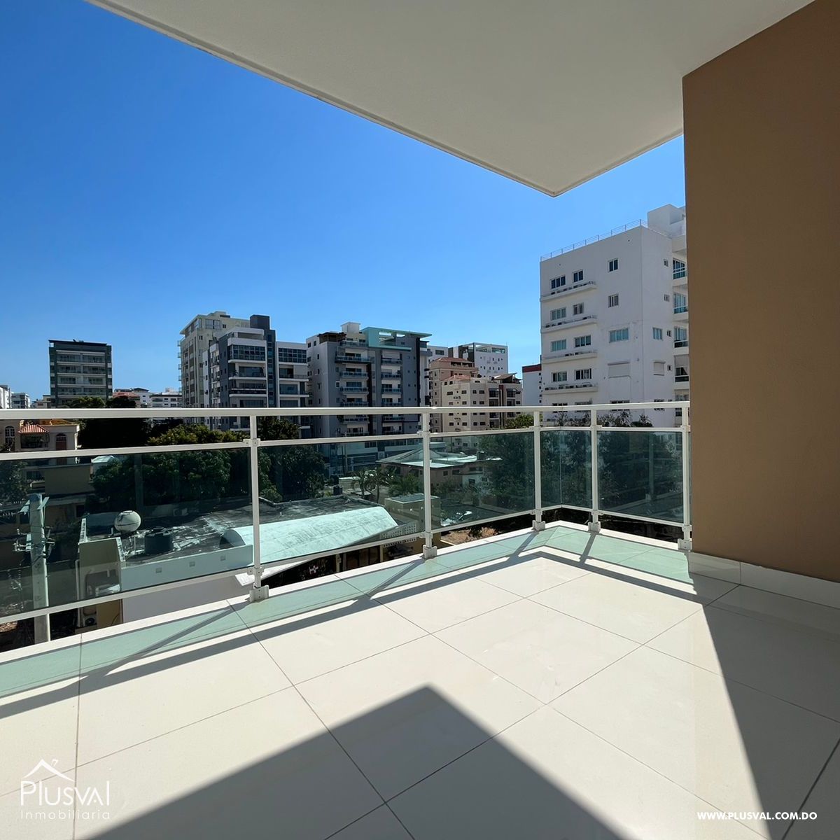 Moderno apartamento en venta en Evaristo Morales 201885