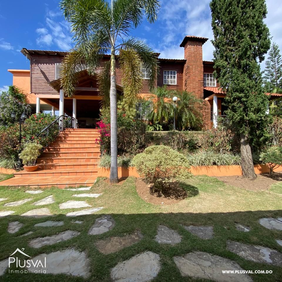 Villa de dos Niveles con Vista a la Montaña 430240