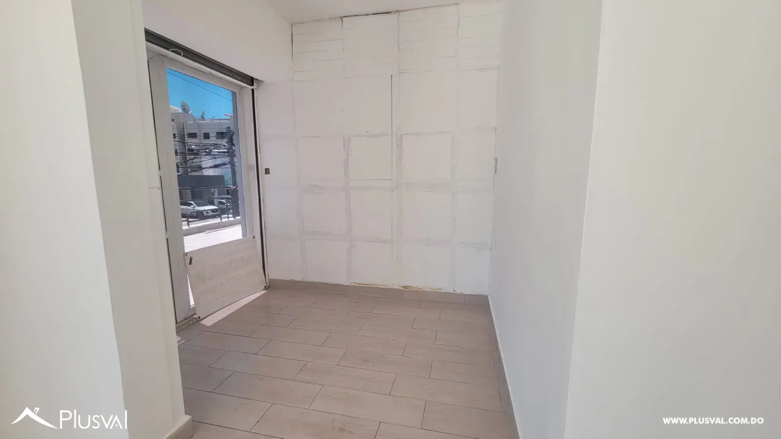 Local en Alquiler a una cuadra de la churchill en 2do nivel, Evaristo Morales 460297
