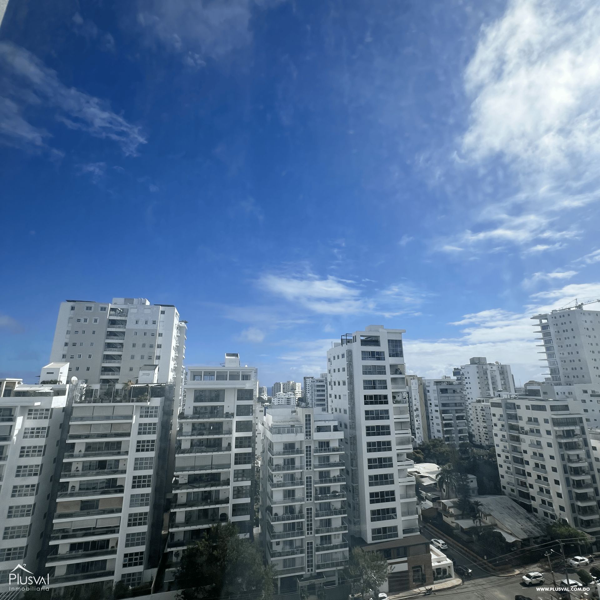 Alquilo apartamento con vista en piso alto 416092