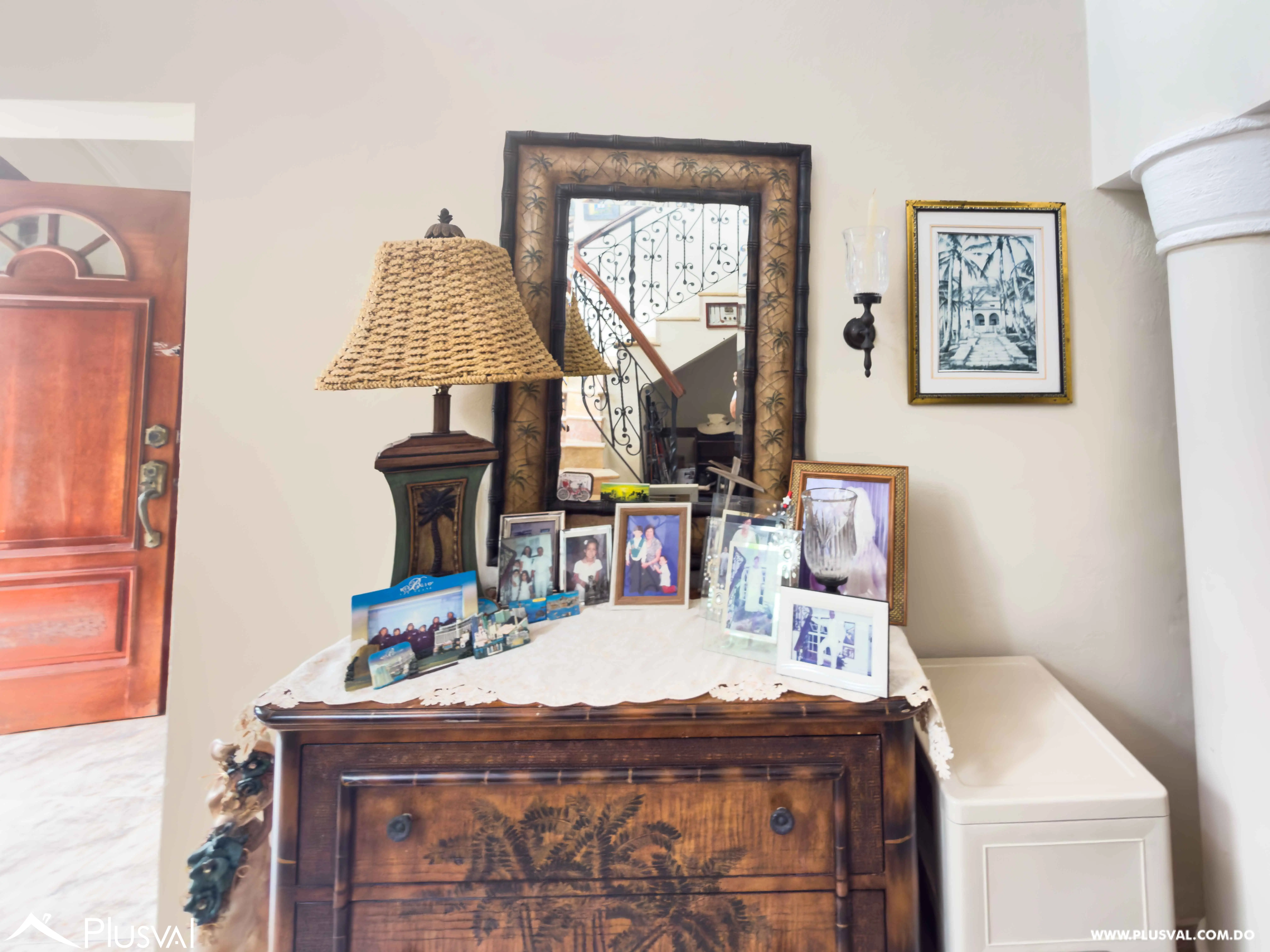 Villa en Venta en Juan Dolio con Piscina, Gazebo y Amplio Patio en Comunidad de Golf 496578