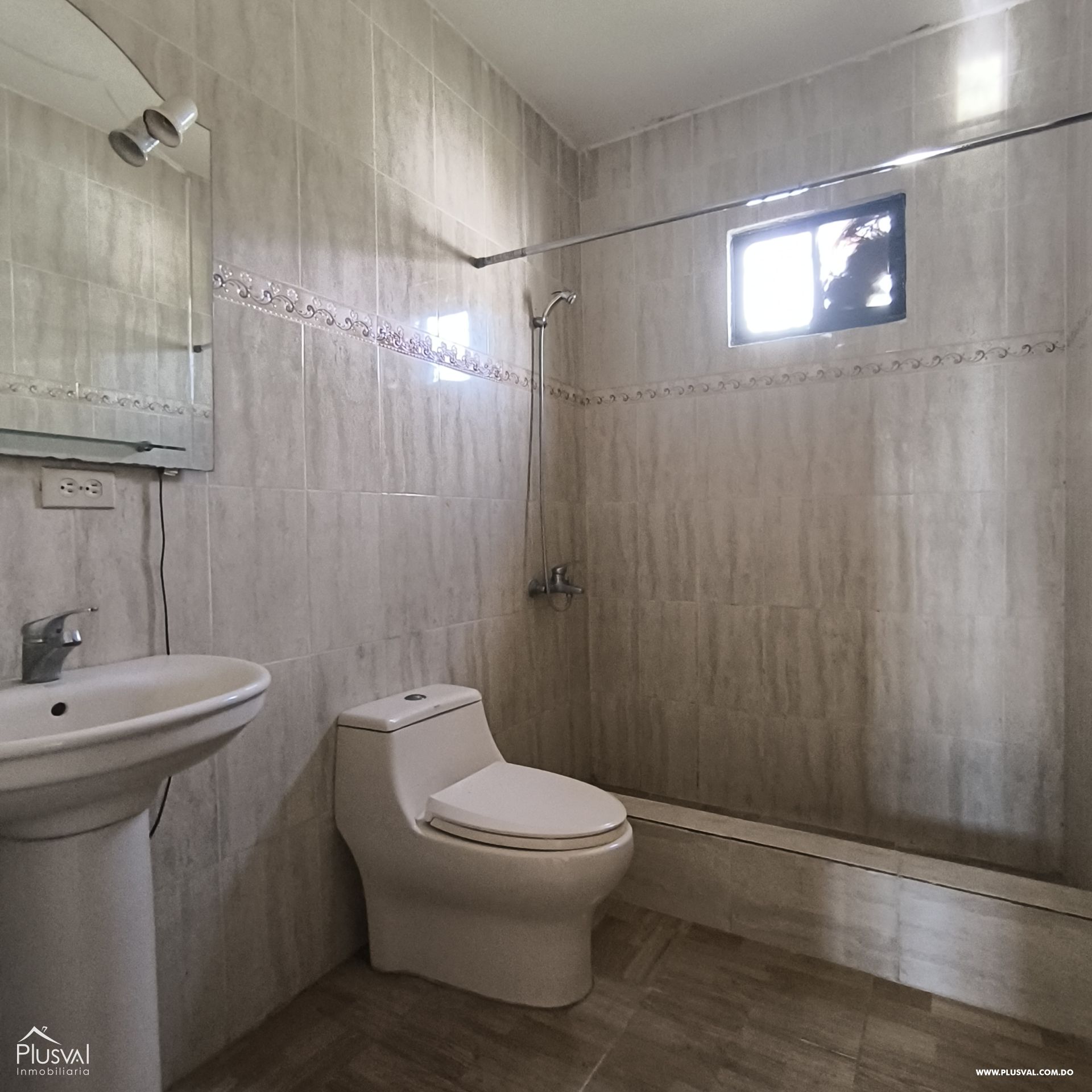 Casa en venta de dos niveles en Km 14 Autopista Duarte 422748