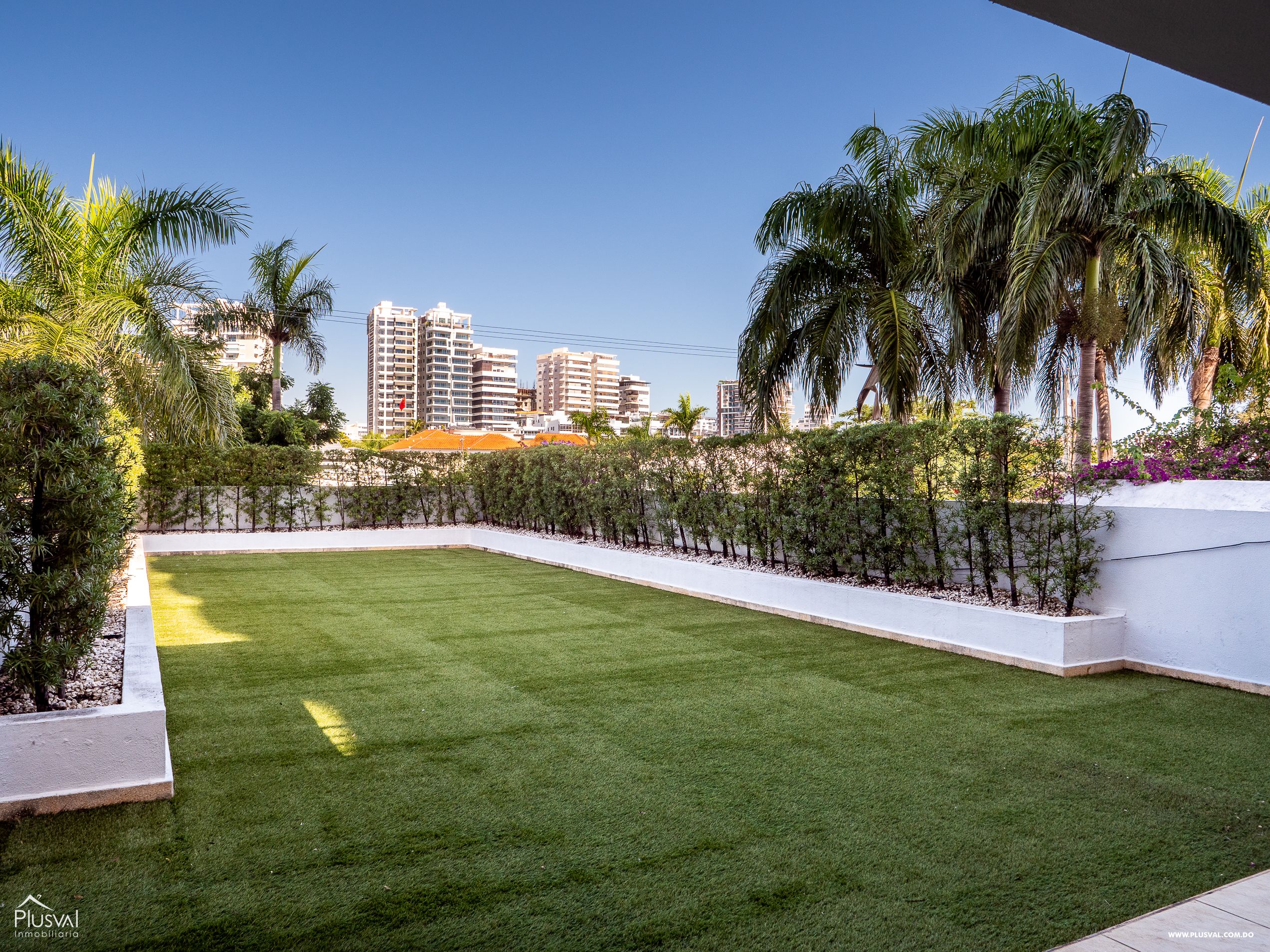 Amplio y elegante apartamento en venta con vista al mar 430964