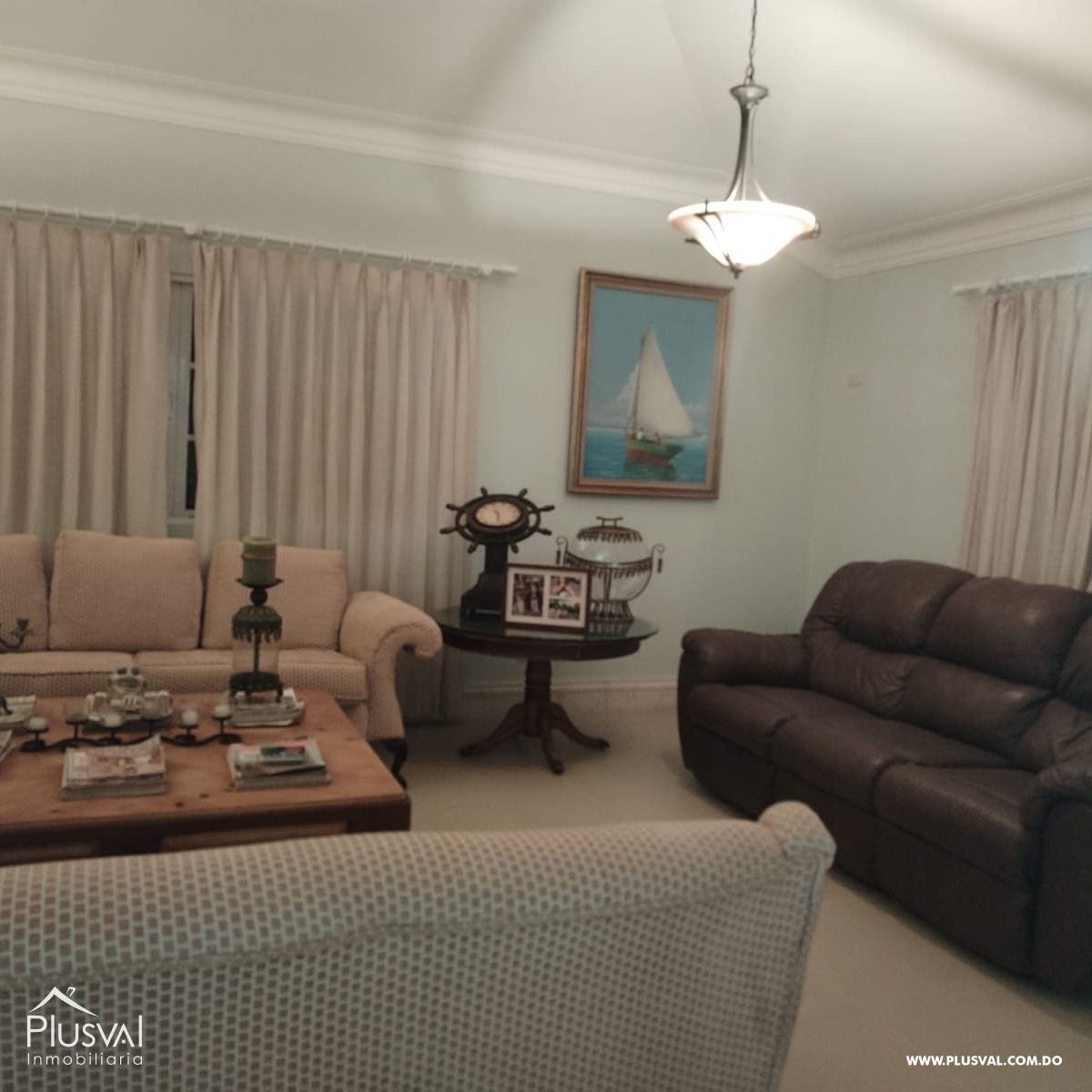 Villa en Guavaberry de dos niveles con vista hacia la piscina y campo de golf. 367950