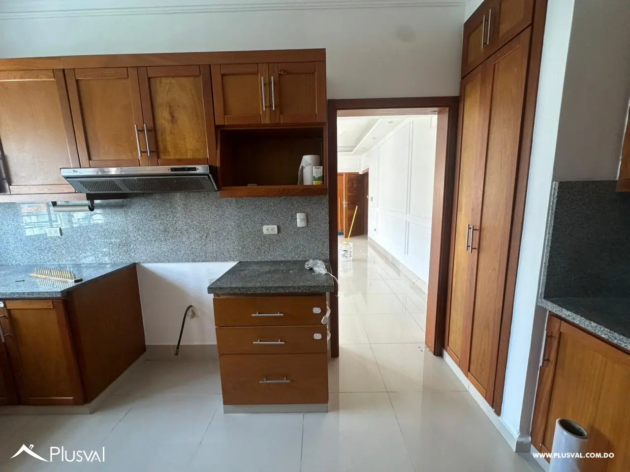 Alquiler de apartamento de 3 habitaciones en Evaristo Morales 470008