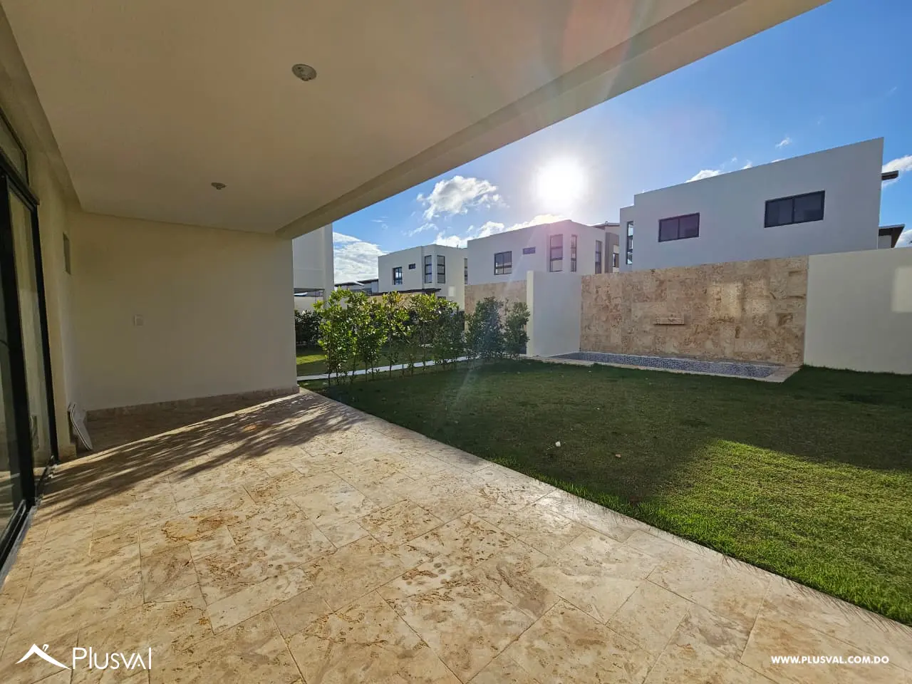 Casa en renta con piscina, terraza y jardín privado, amplios espacios y concepto abierto 477949