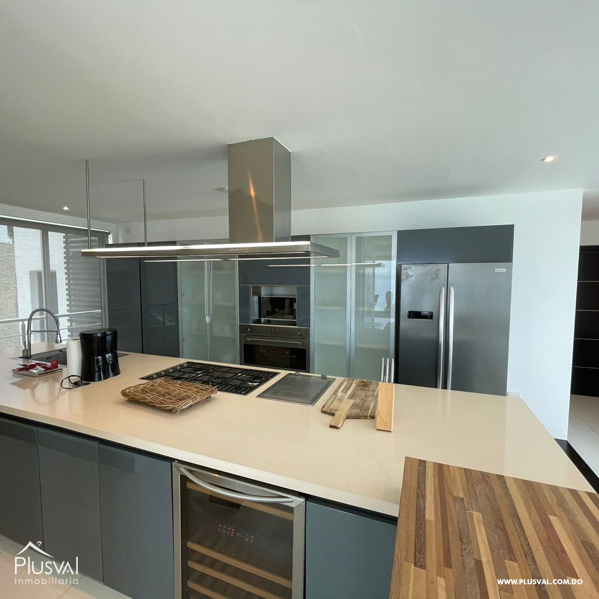 Exclusivo Penthouse de 2 niveles en Proyecto Cerrado Frente al Mar. 230409