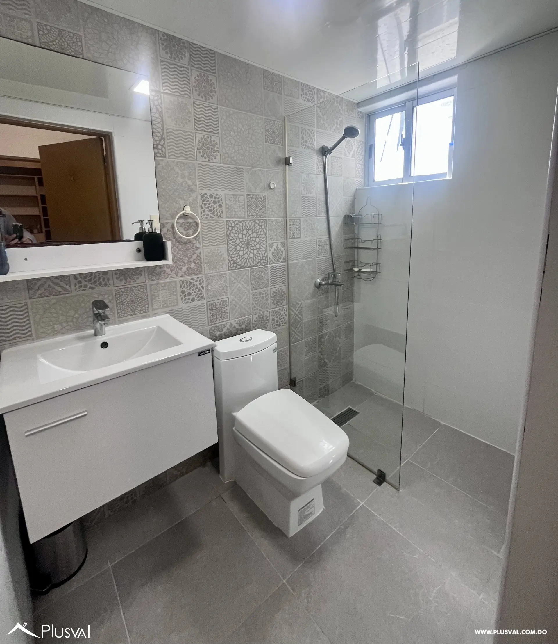 Amplio y moderno  apartamento en venta de  3 habitaciones en el millón 493688