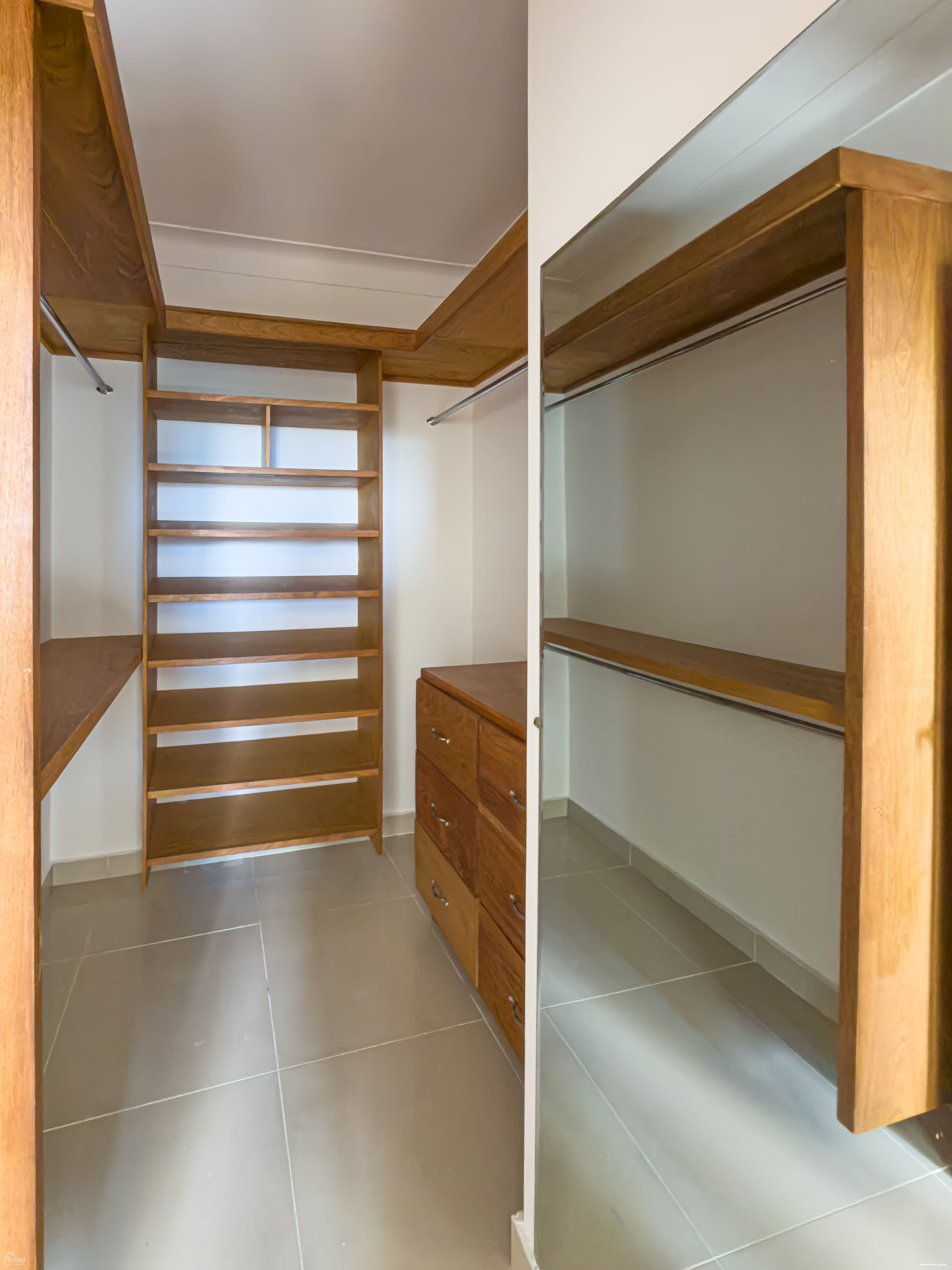 Apartamento en Alquiler 6to nivel en Los Restauradores con 3 Habitaciones 476336