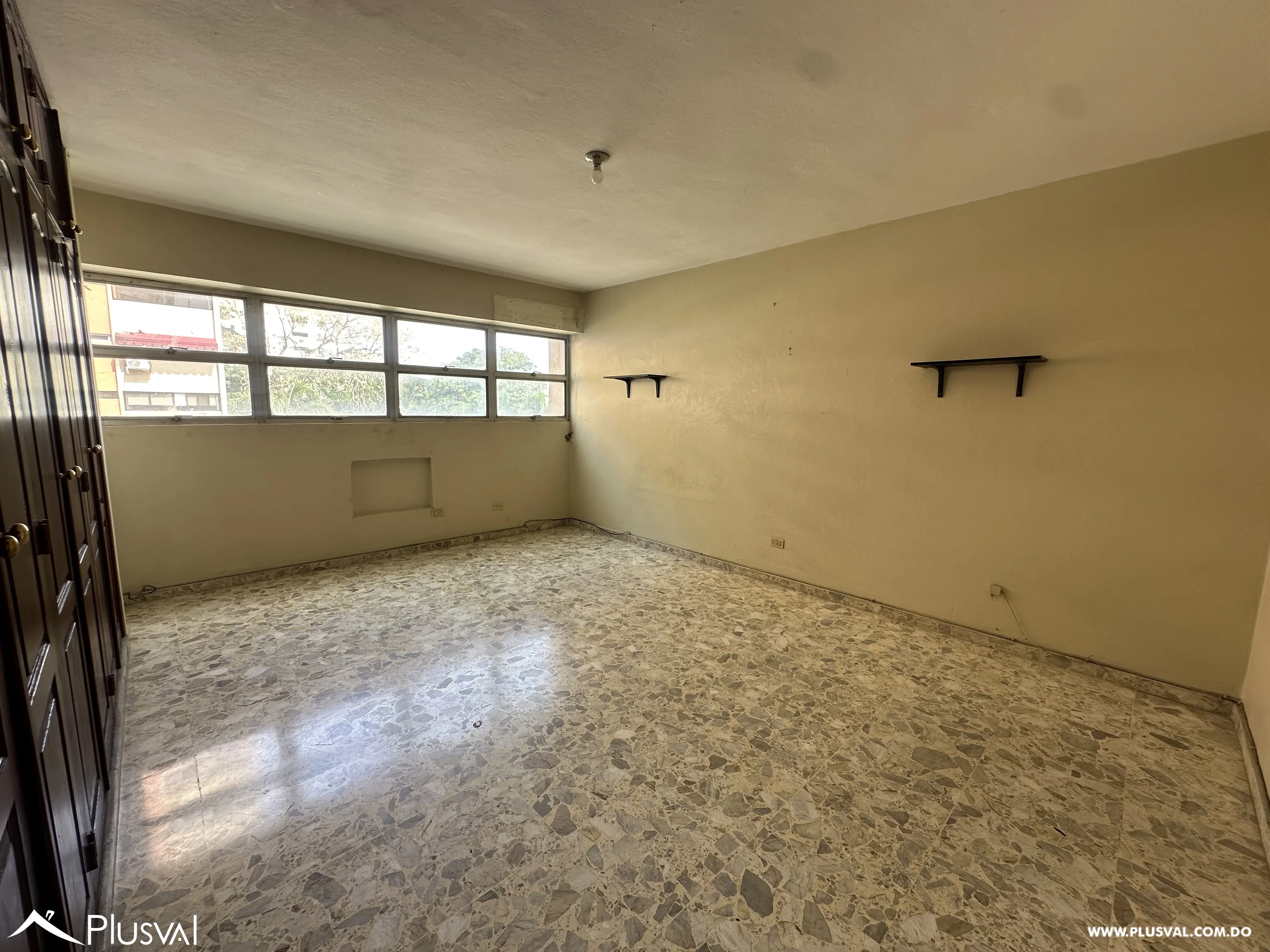 Venta de amplio apartamento, en Naco. 490279