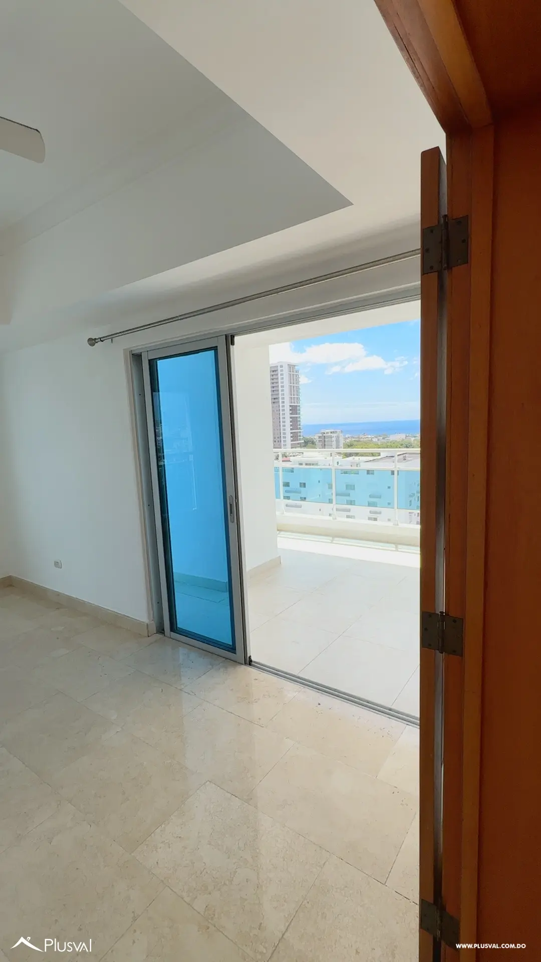 Apartamento en venta de 3 habitaciones con vista al mar en Avenida Enriquillo, piso alto y 3 parqueos 499595