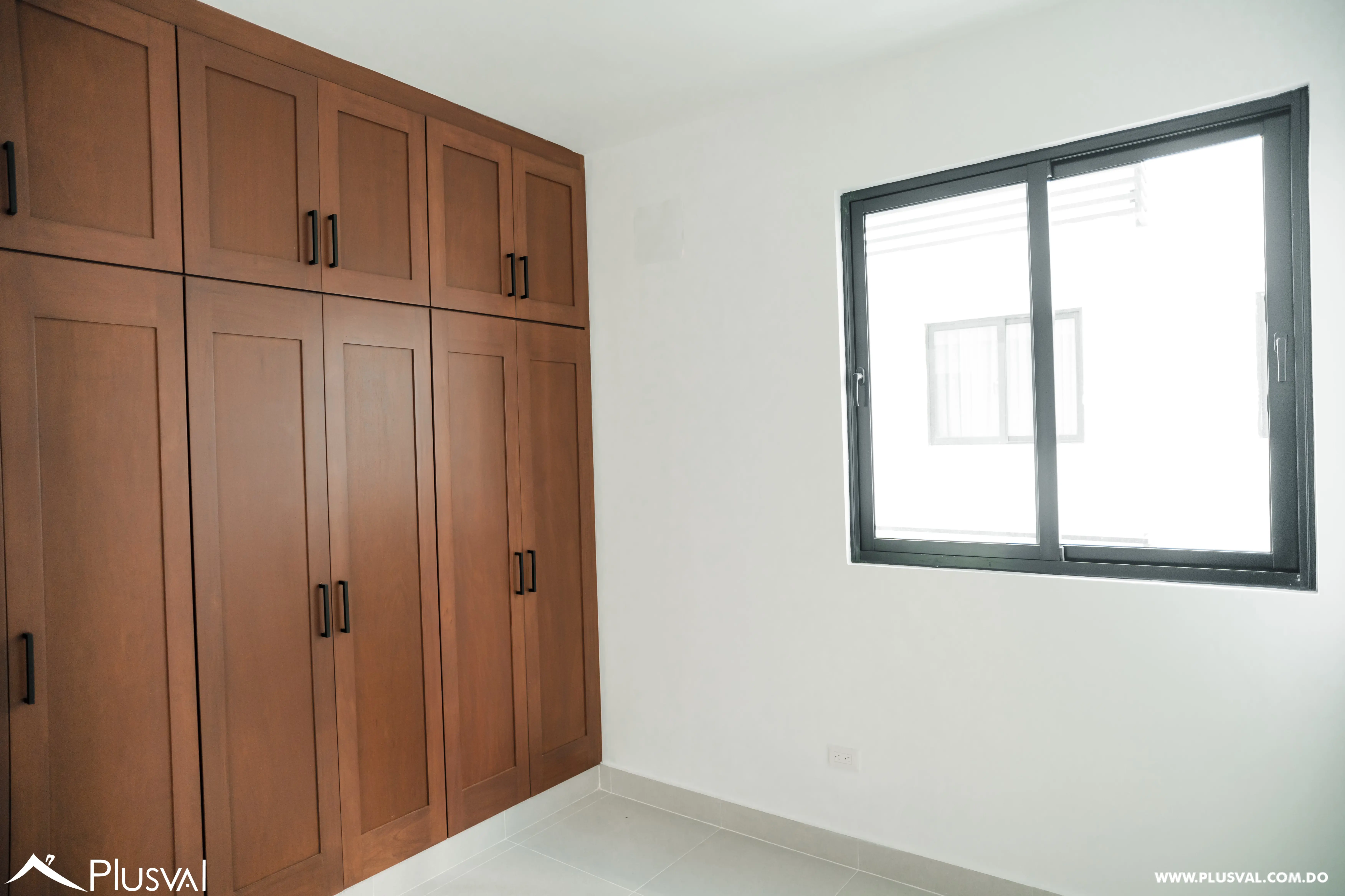 Moderno Apartamento de Tres Habitaciones en Alquiler 492345