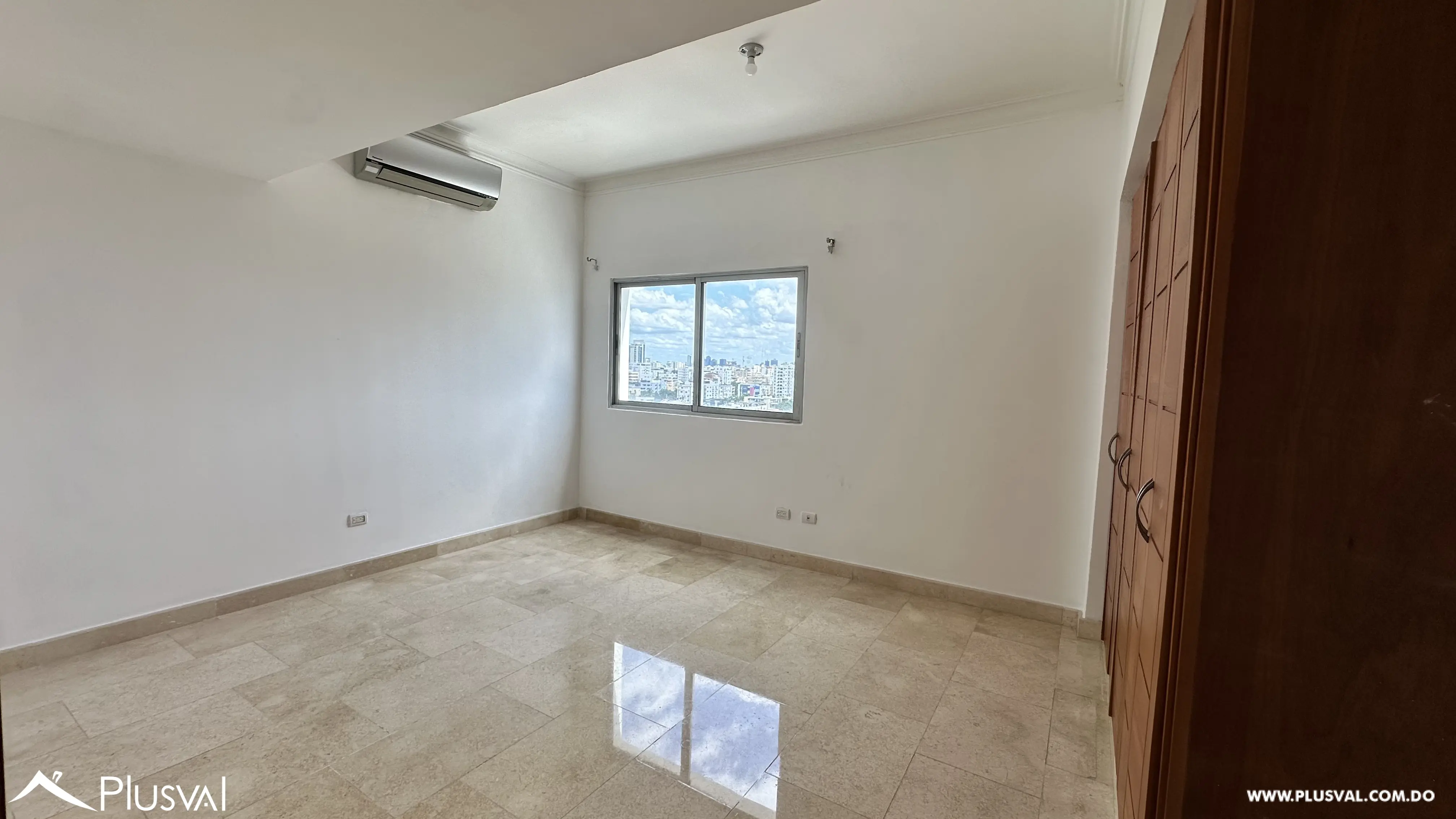 Apartamento en venta de 3 habitaciones con vista al mar en Avenida Enriquillo, piso alto y 3 parqueos 499606