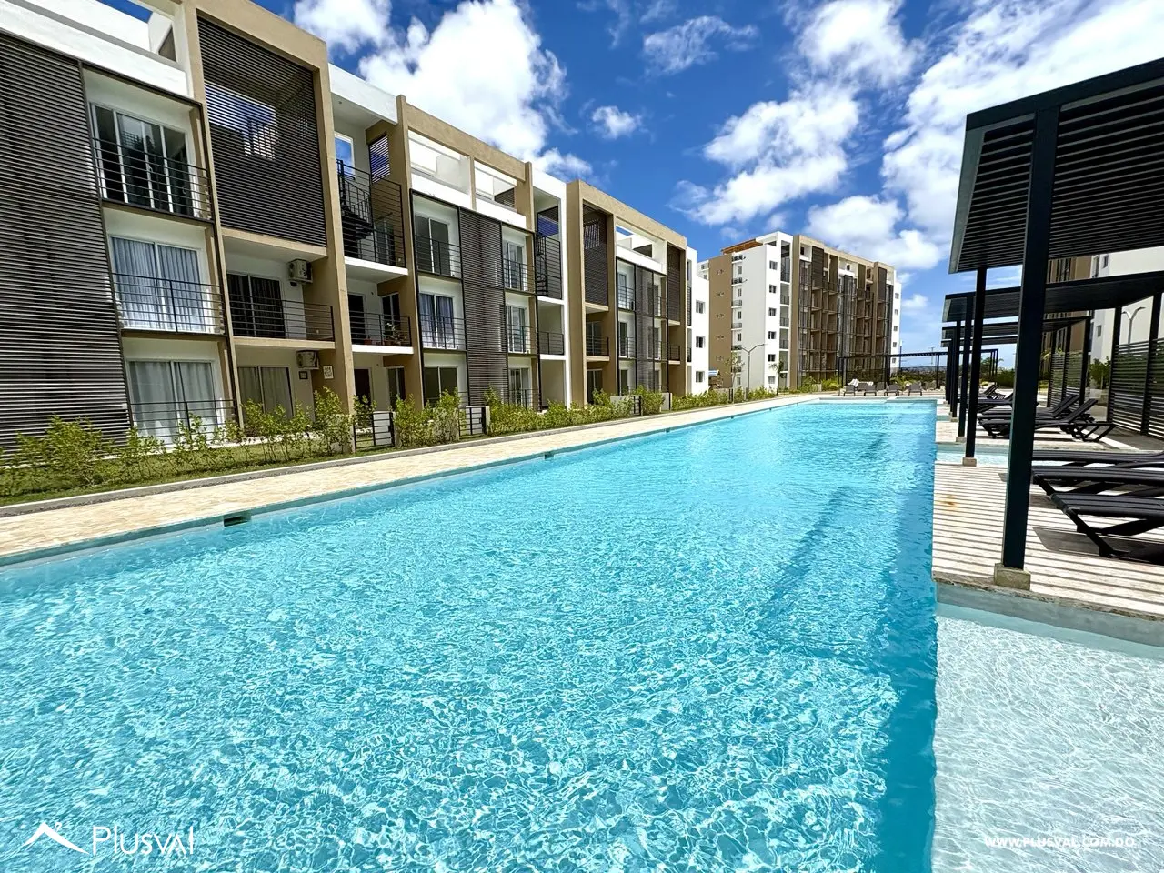 Apartamento en alquiler – Primer nivel con patio y acceso directo a la piscina | Canas del Este, Bávaro 462521