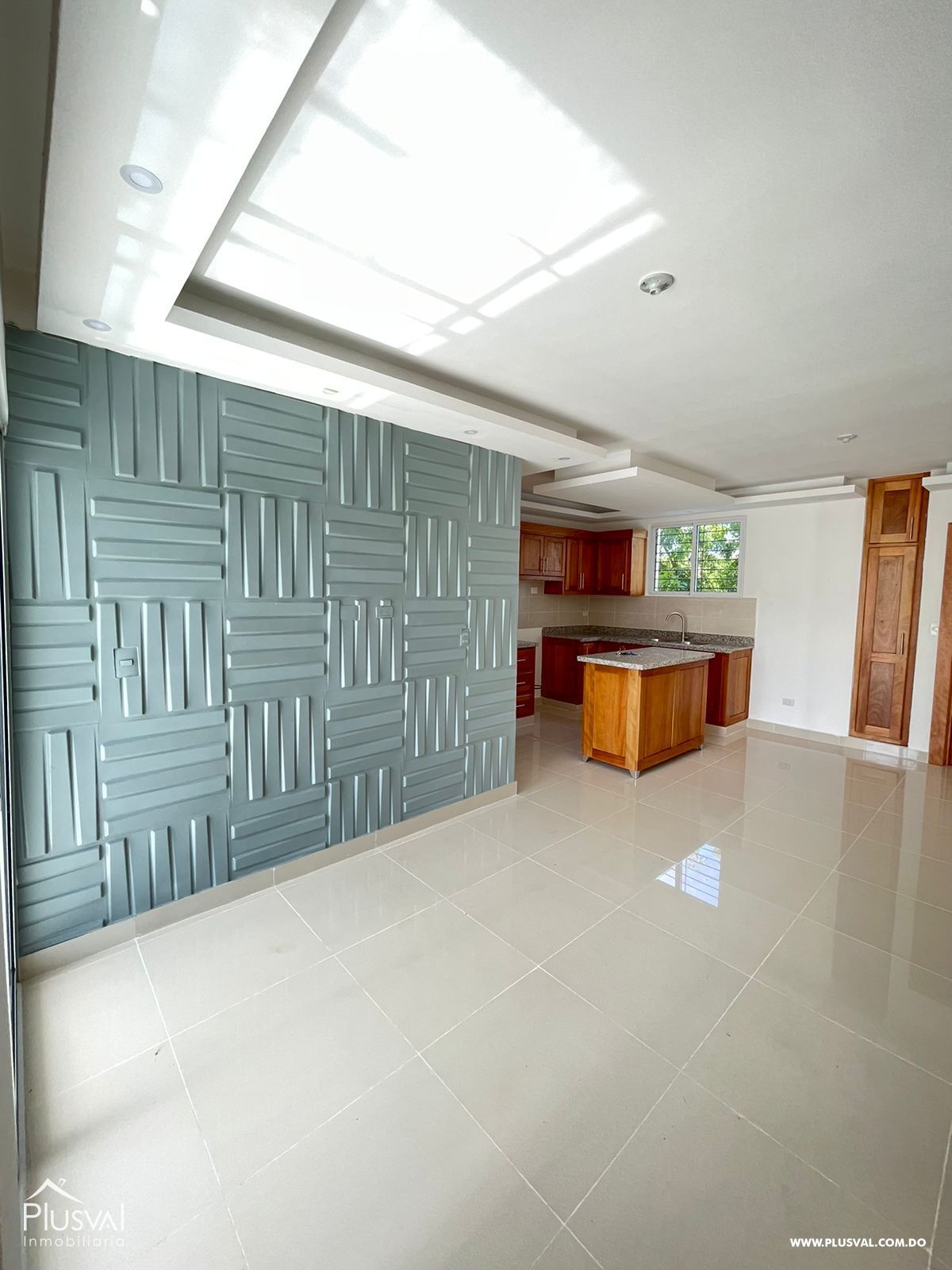 Amplio y Moderno Apartamento en Alquiler Ubicado en la Urb.Thomen 504120