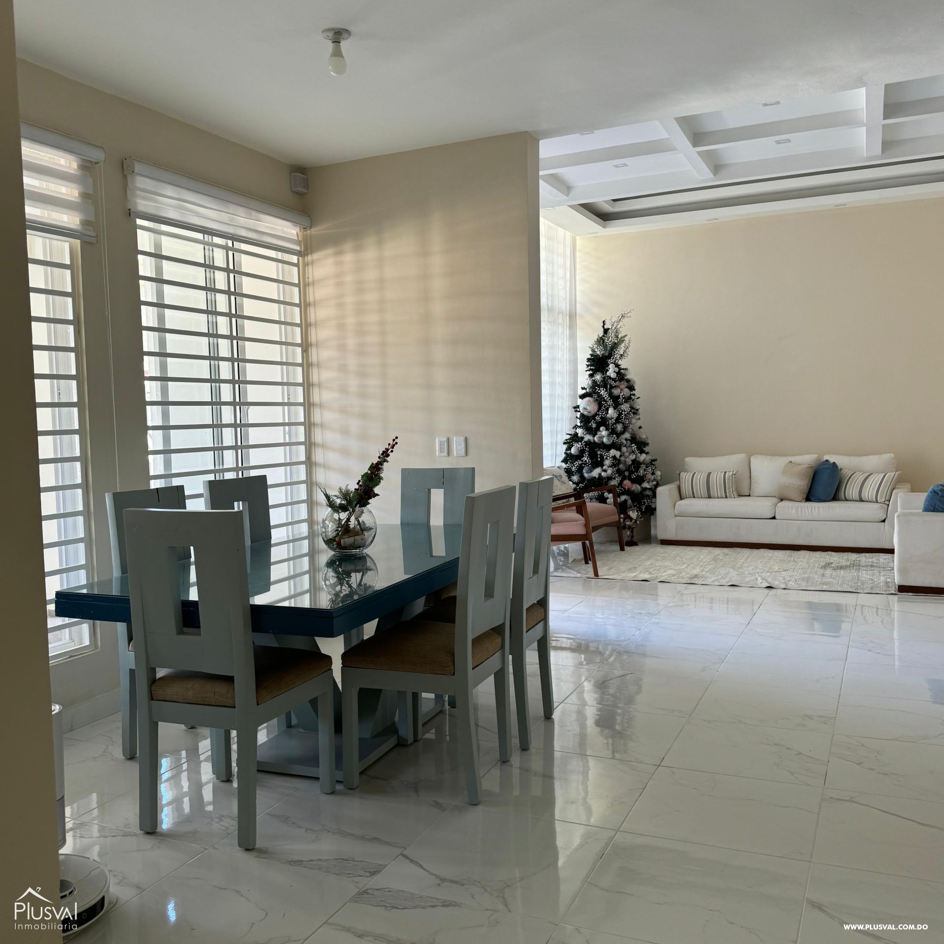 Casa con amplios espacios y moderno diseño en La Vega. 397679