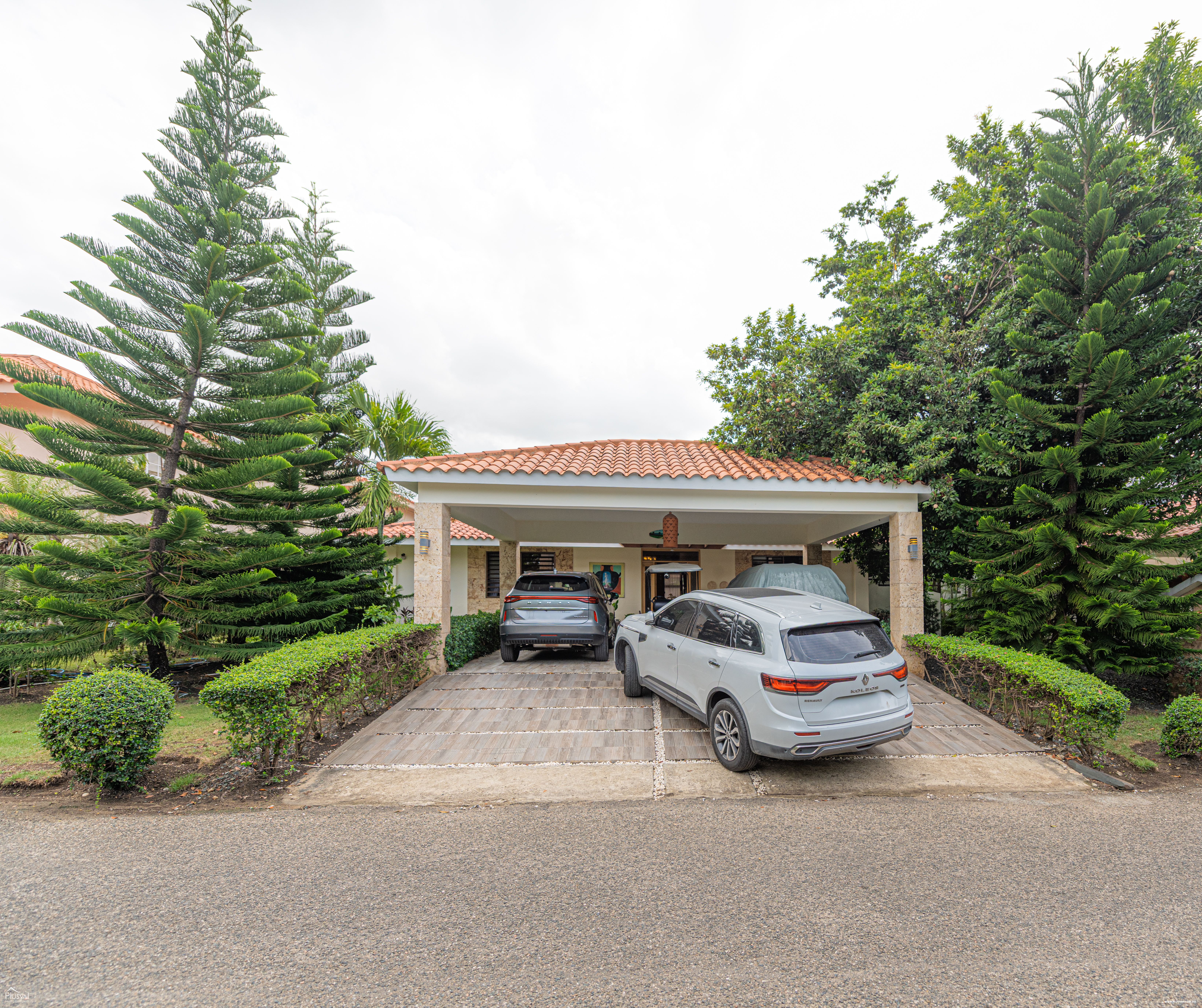 Villa en venta en metro Country Club con piscina privada y vista al campo de golf 456526