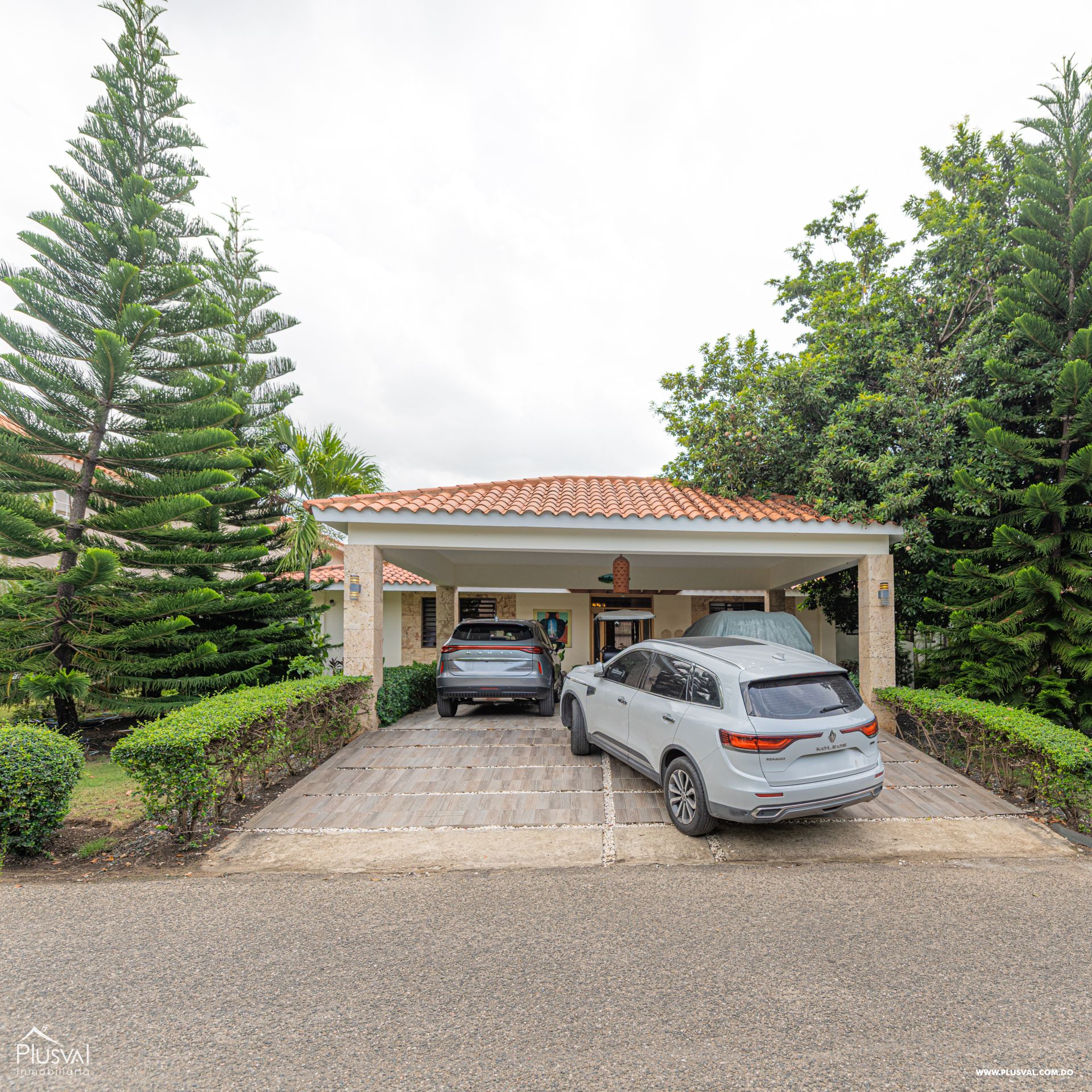 Villa en venta en metro Country Club con piscina privada y vista al campo de golf 456526