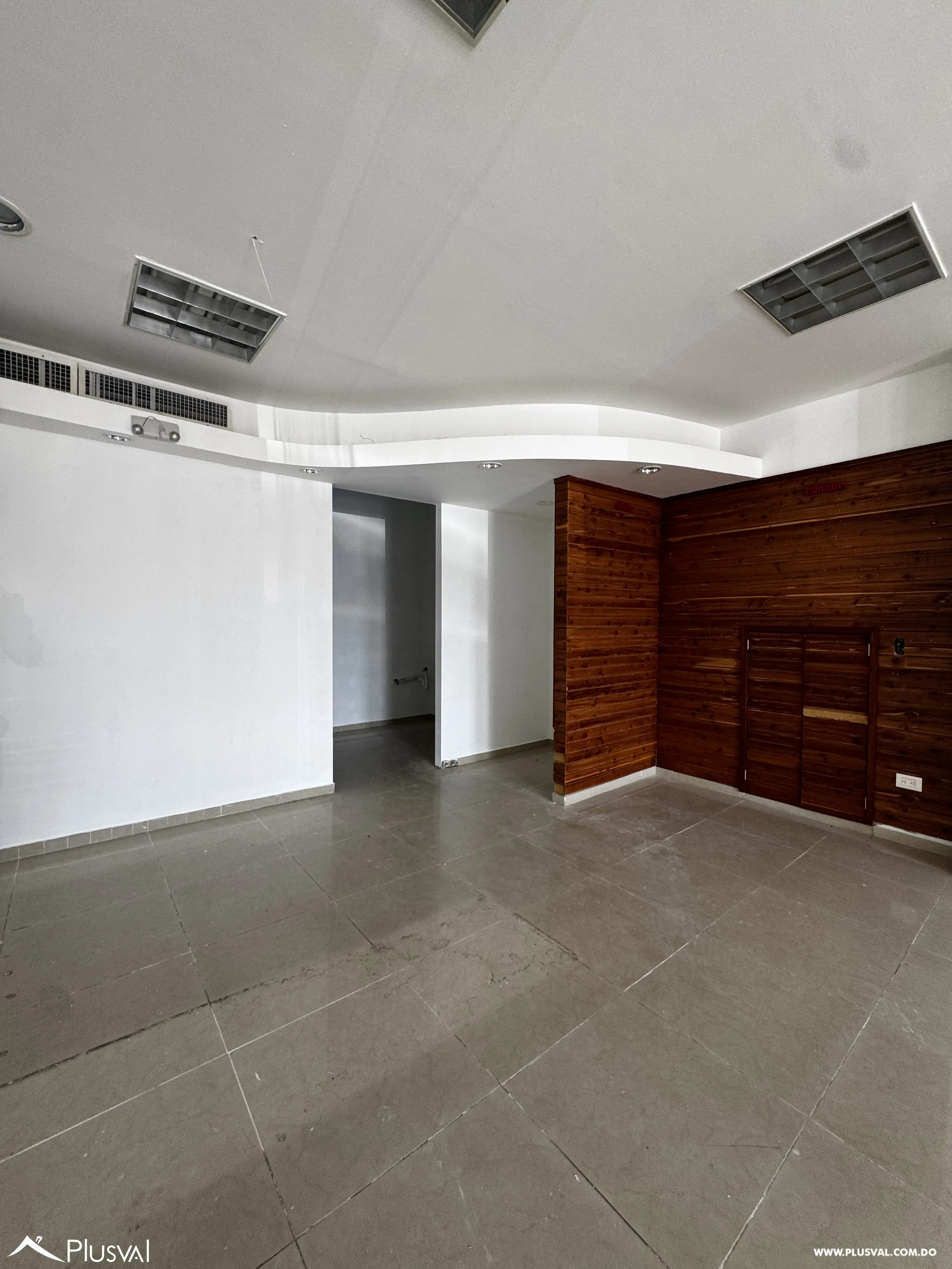 Local Comercial en Alquiler en Los Jardines Metropolitanos 522327