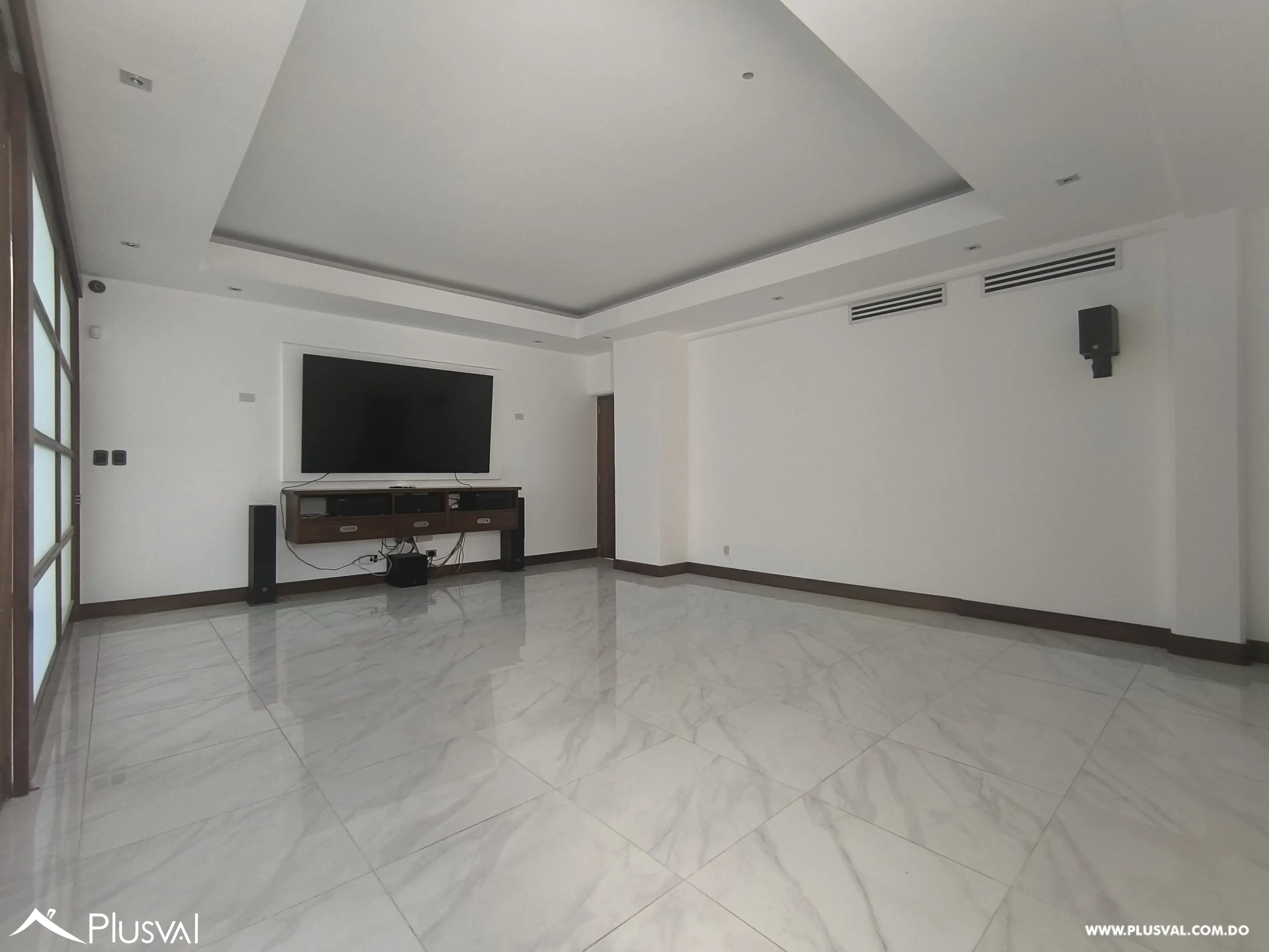 Apartamento de 3 Habitaciones con Terraza Privada en Alquiler en Evaristo Morales – Piso 11 466081