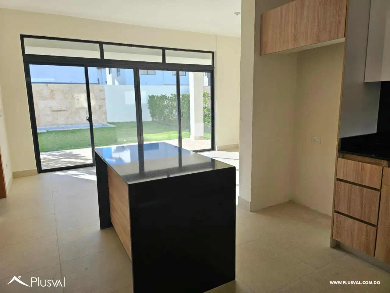 Casa en renta con piscina, terraza y jardín privado, amplios espacios y concepto abierto 477950