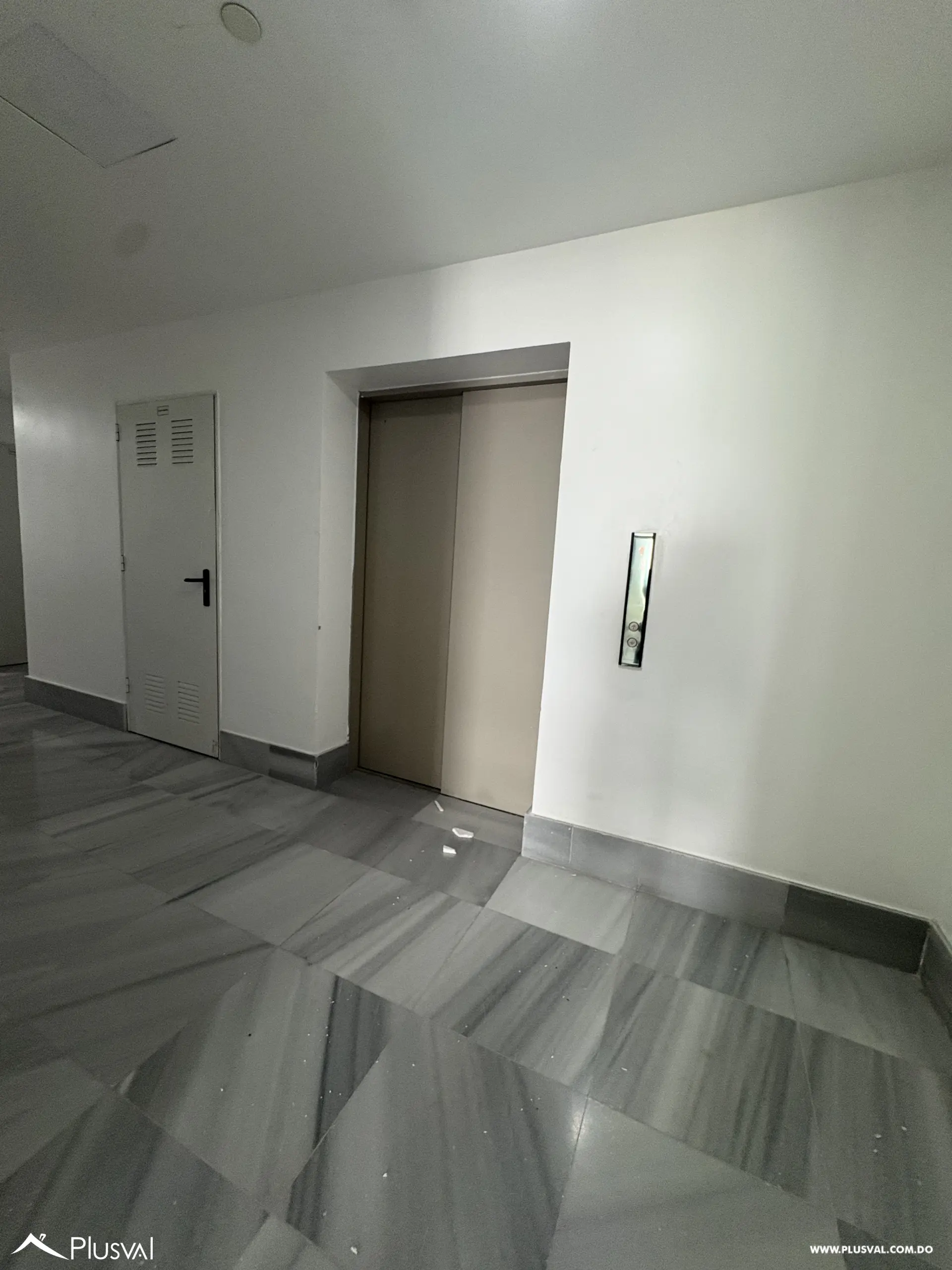 Lujoso apartamento en venta en plena Anacaona en piso alto 482003