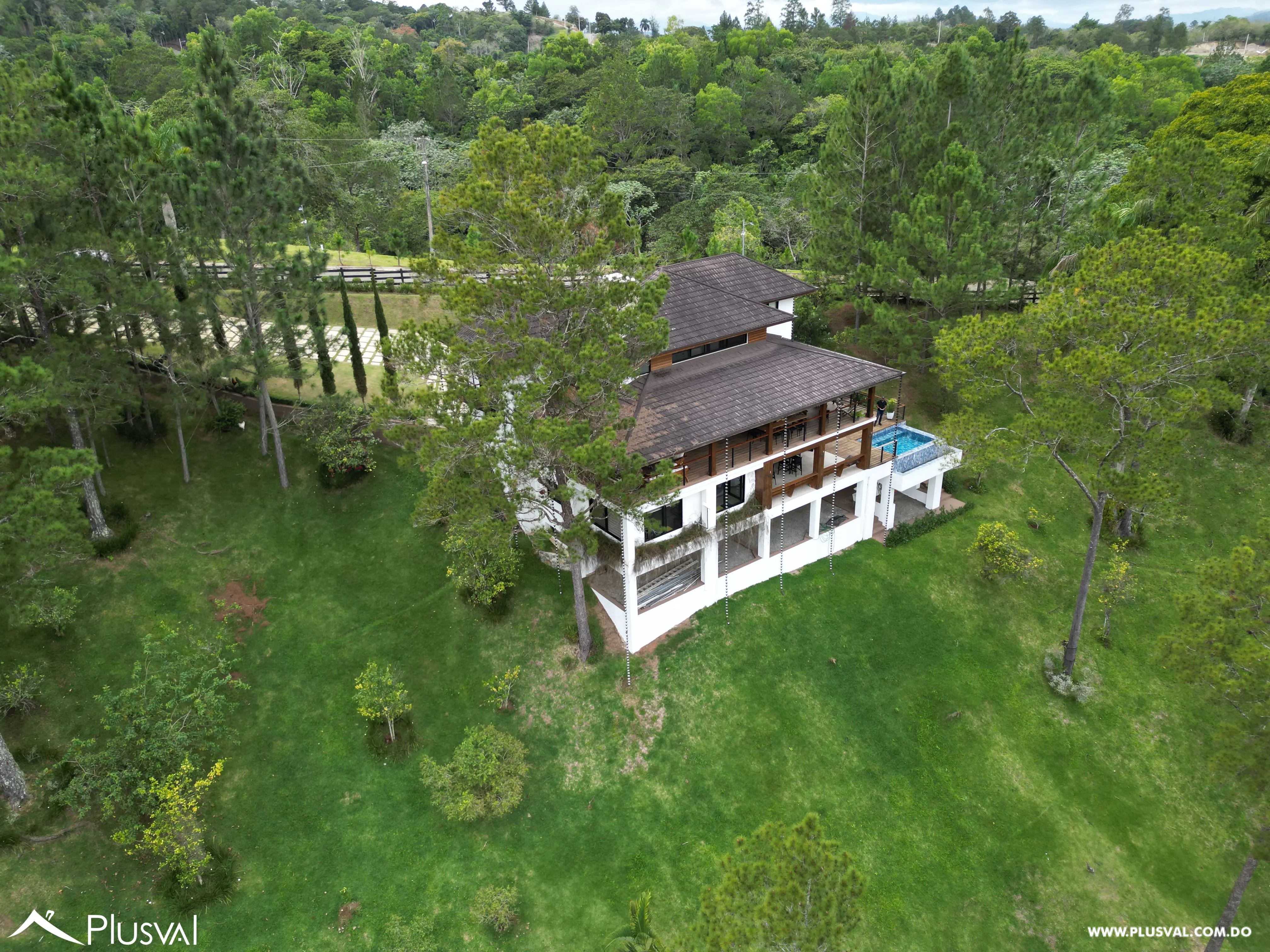 Impresionante Villa Vacacional con Gran Terreno en Jarabacoa 492337