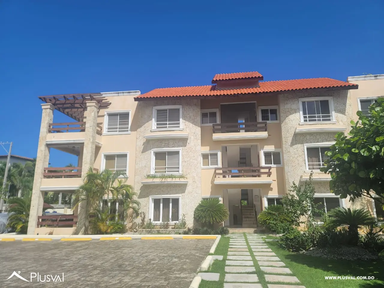 AMPLIO APARTAMENTO EN VENTA EN RESIDENCIAL CERRADO, CON PISCINA Y CON VISTA Y ACCESO DIRECTO A PLAYA BIBIJAGUA 474107